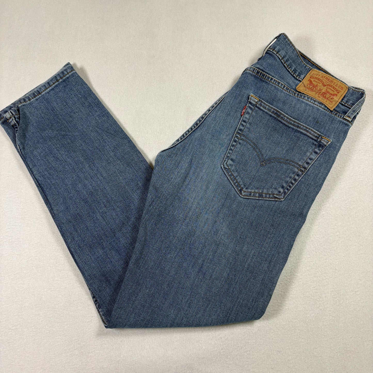 Levis mens 32x32 jeans blue denim straight leg performance stretch distressed