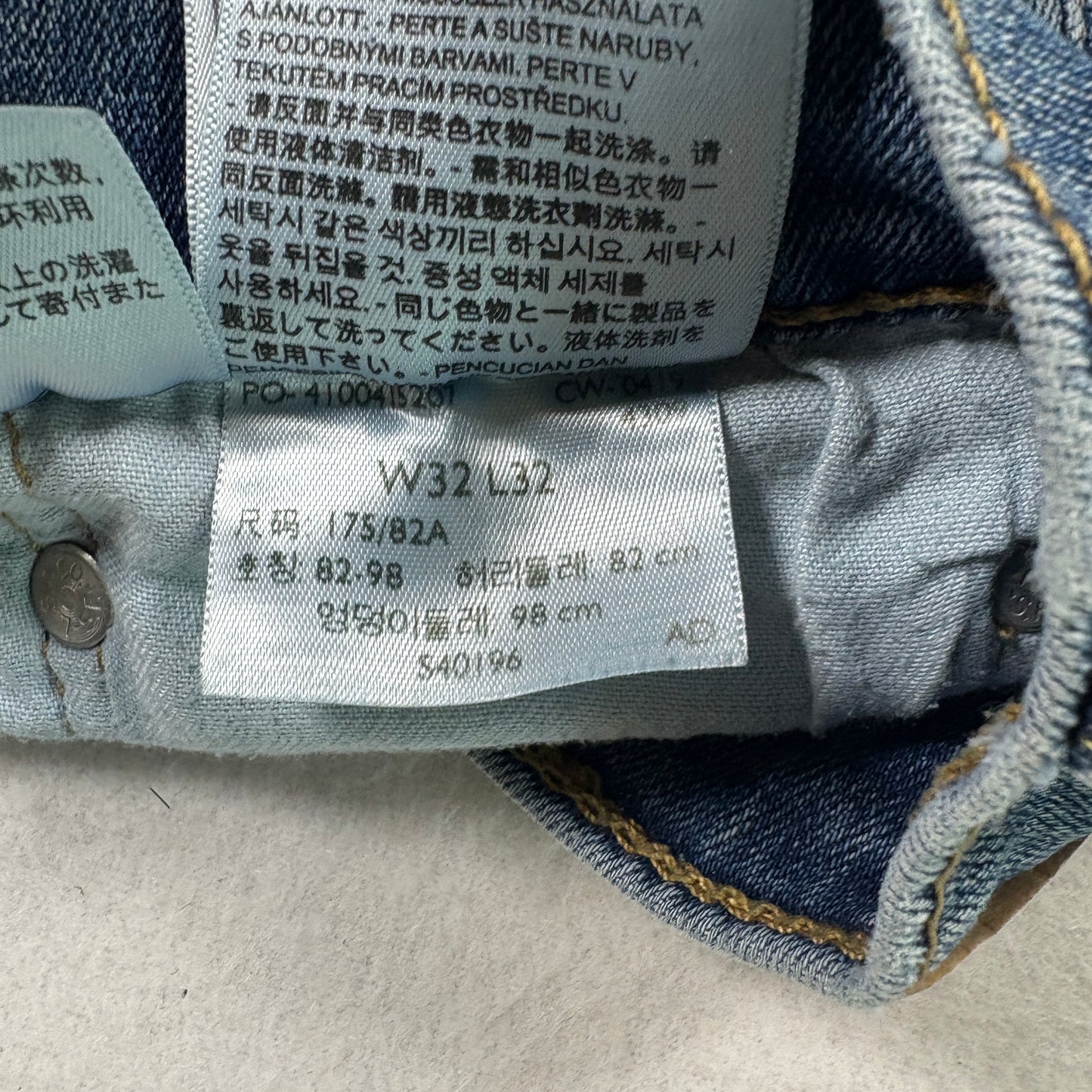 Levis mens 32x32 jeans blue denim straight leg performance stretch distressed