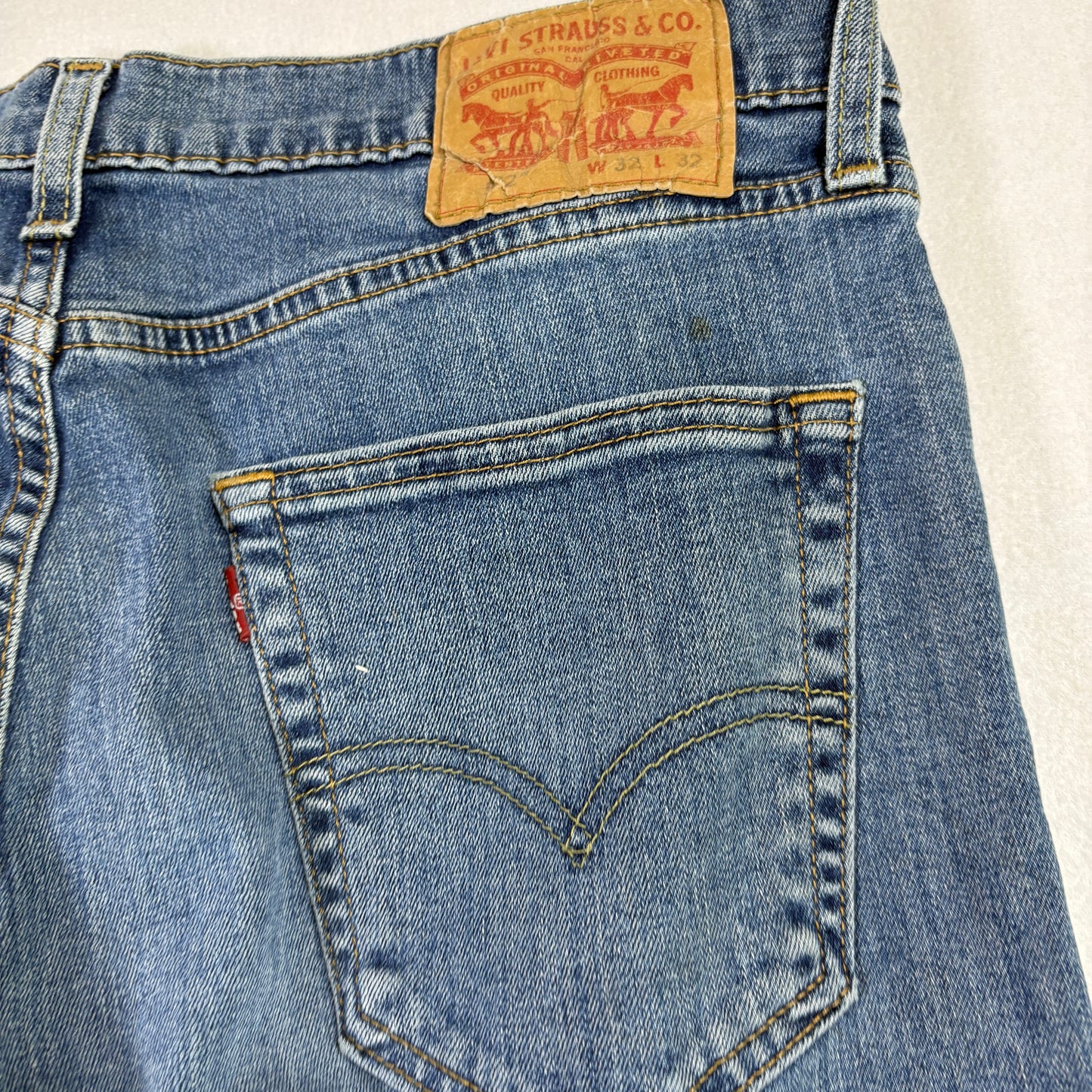 Levis mens 32x32 jeans blue denim straight leg performance stretch distressed