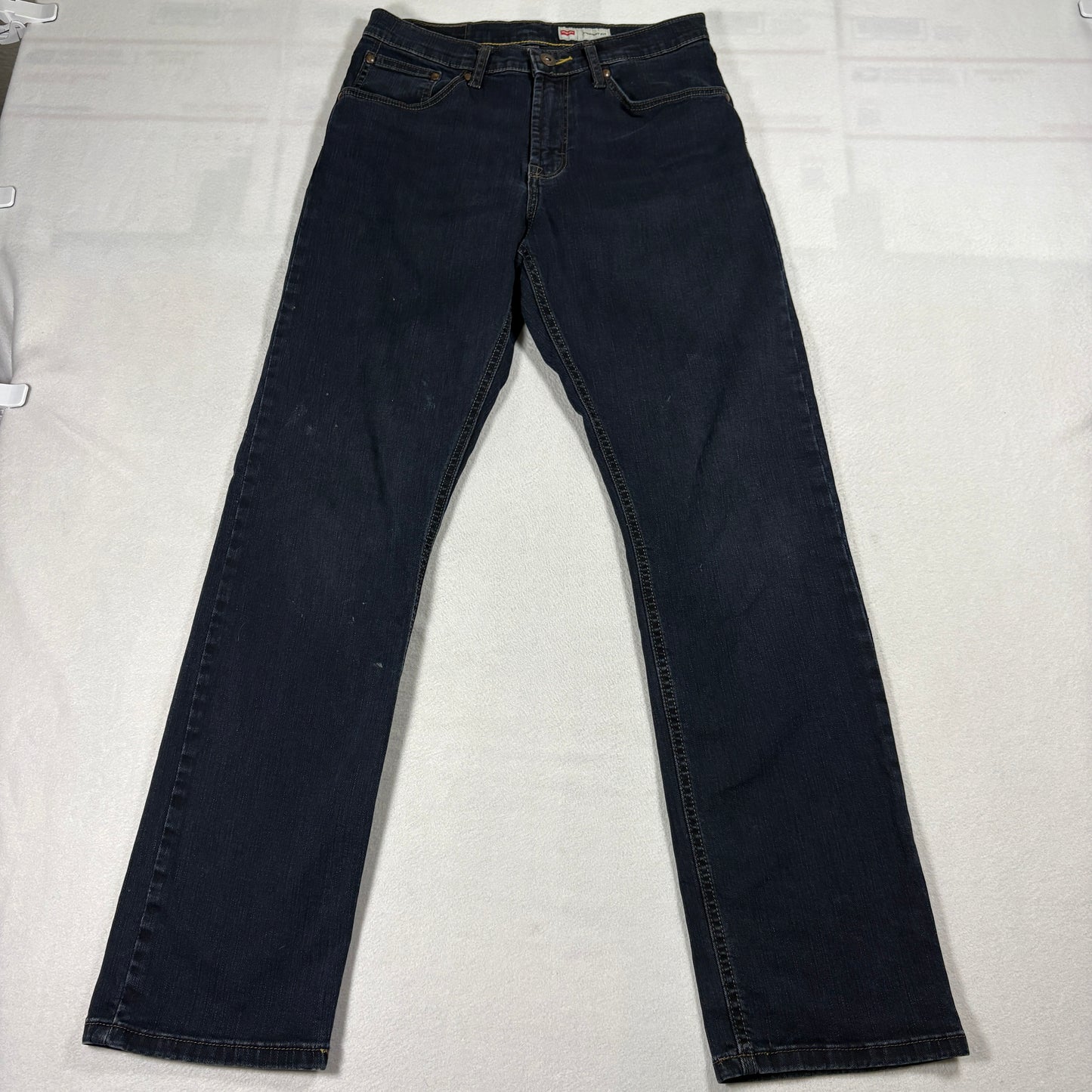 Wrangler Jeans Mens 30x32 Straight Fit Dark Wash Stretch Denim Classic Style