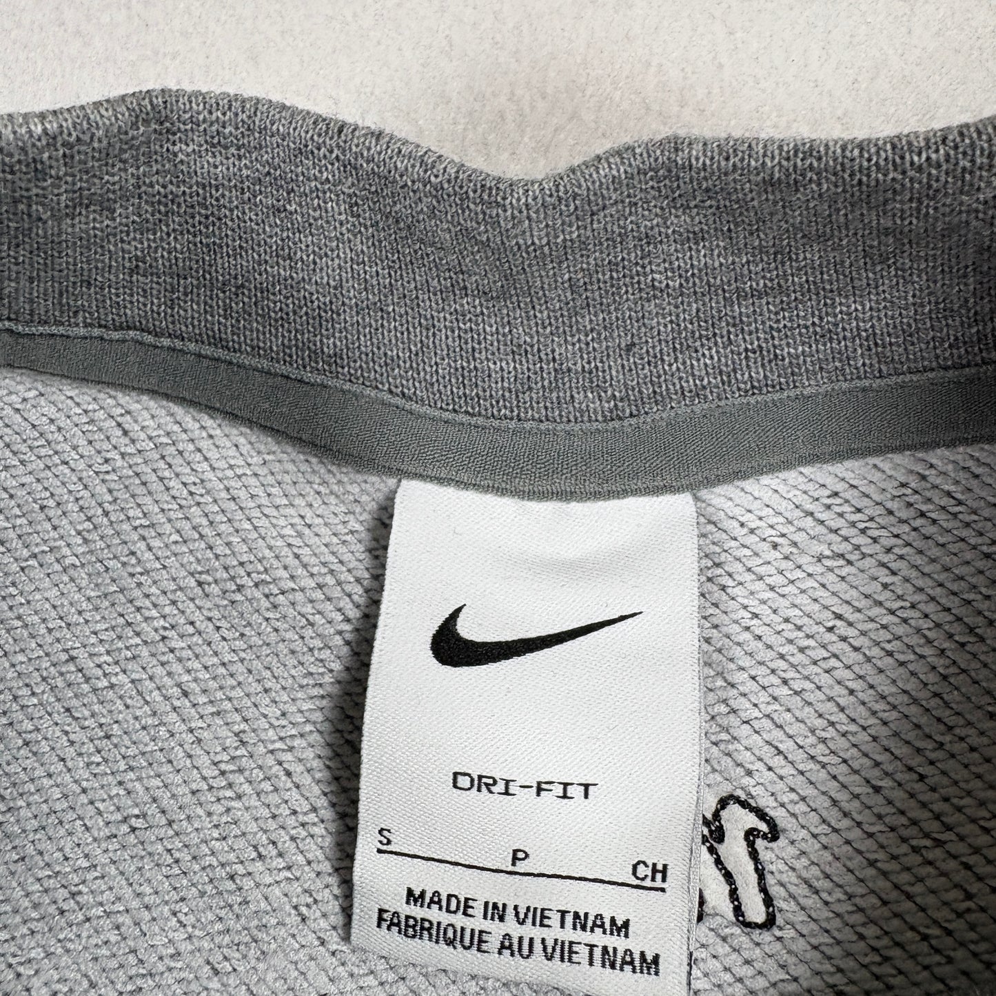 Nike Mens Sweatshirt Small Gray Dri-Fit Crewneck Pullover Athletic Vintage Y2K