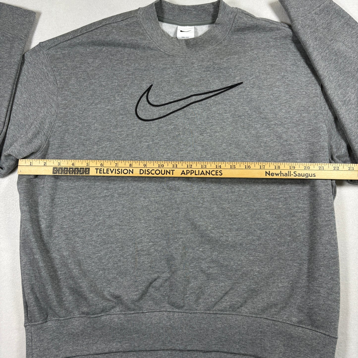 Nike Mens Sweatshirt Small Gray Dri-Fit Crewneck Pullover Athletic Vintage Y2K