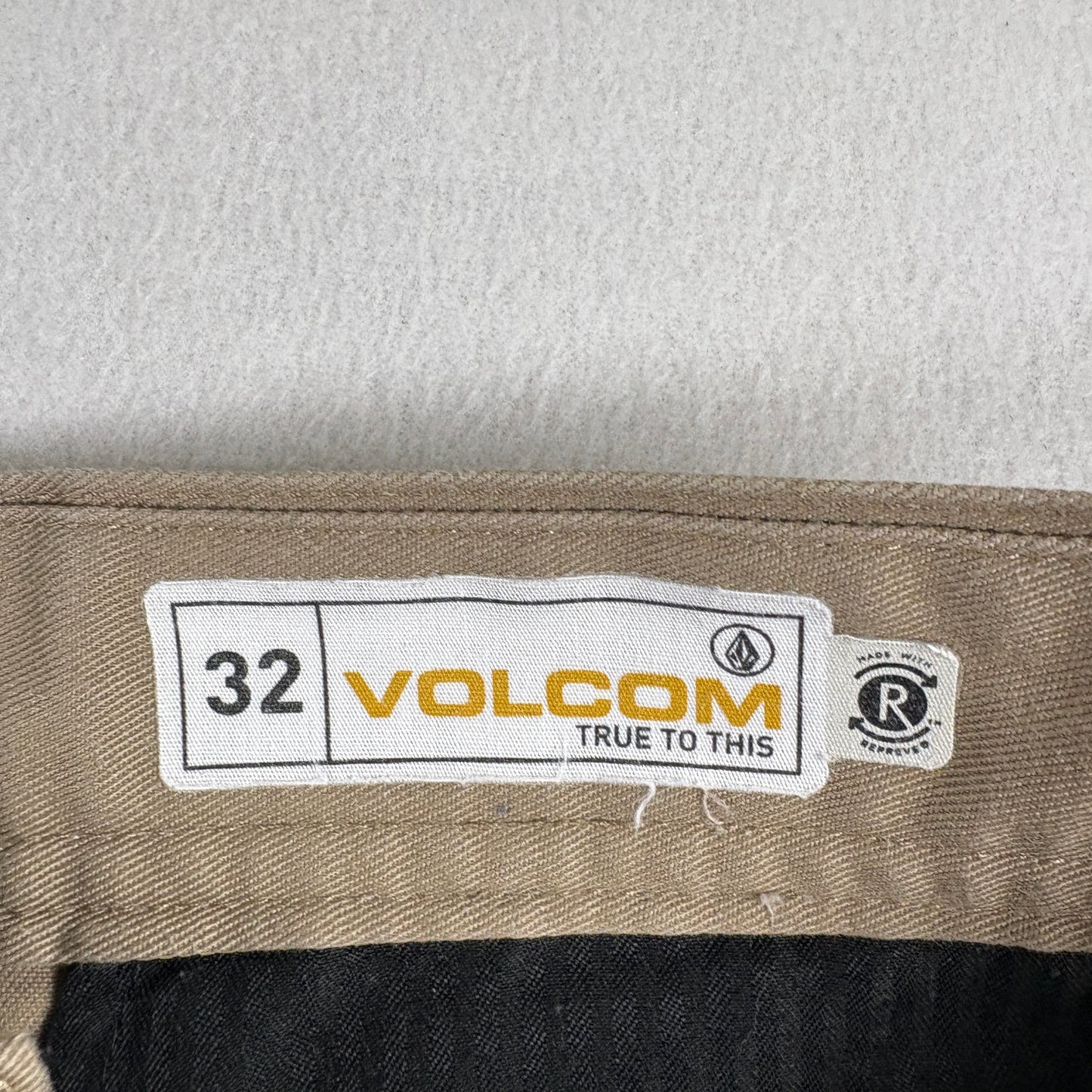 Volcom Mens Shorts Size 32 Khaki Chino Skate Casual Streetwear Y2K Grunge