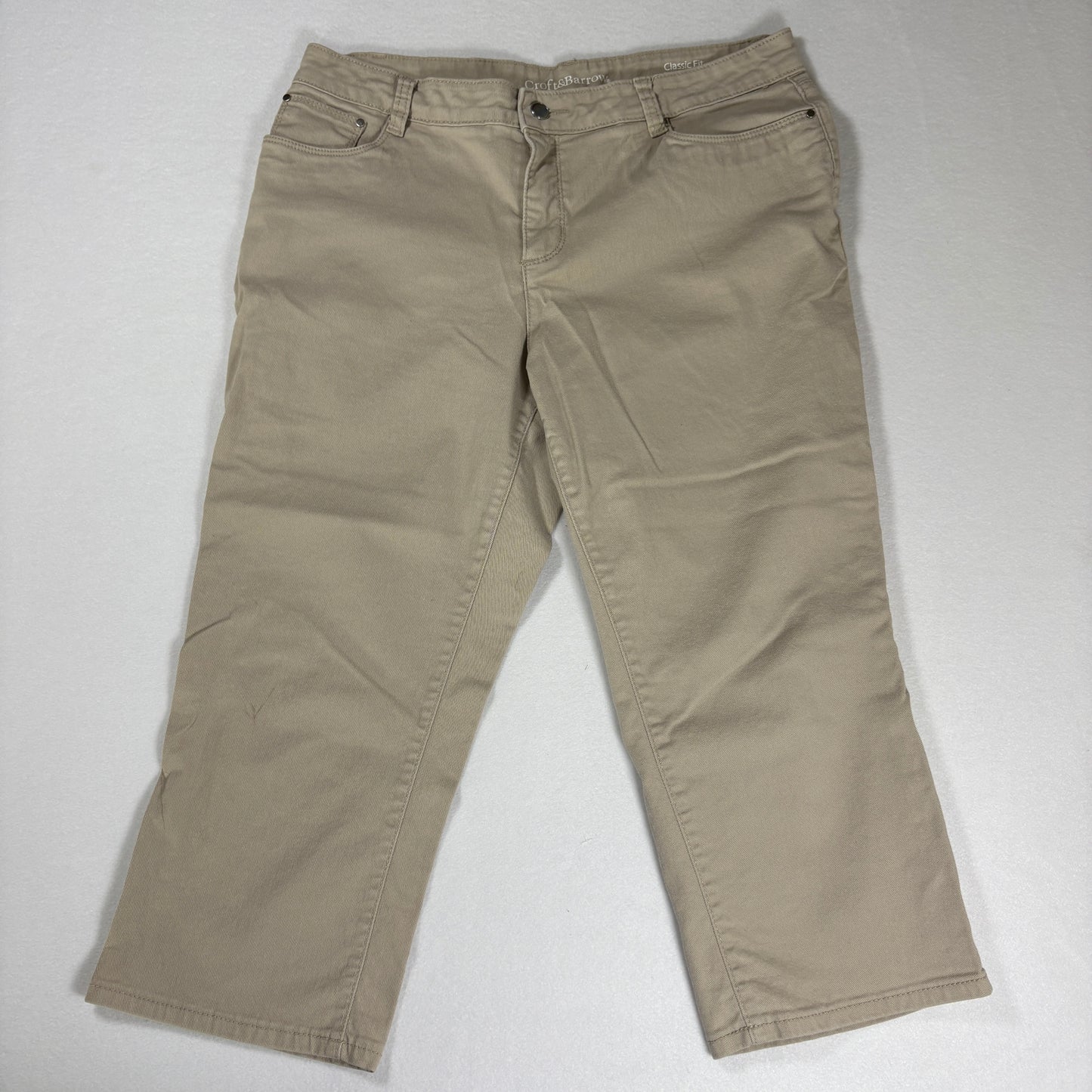 Croft & Barrow Pants Women’s 12 Capri Classic Fit Khaki Stretch Casual