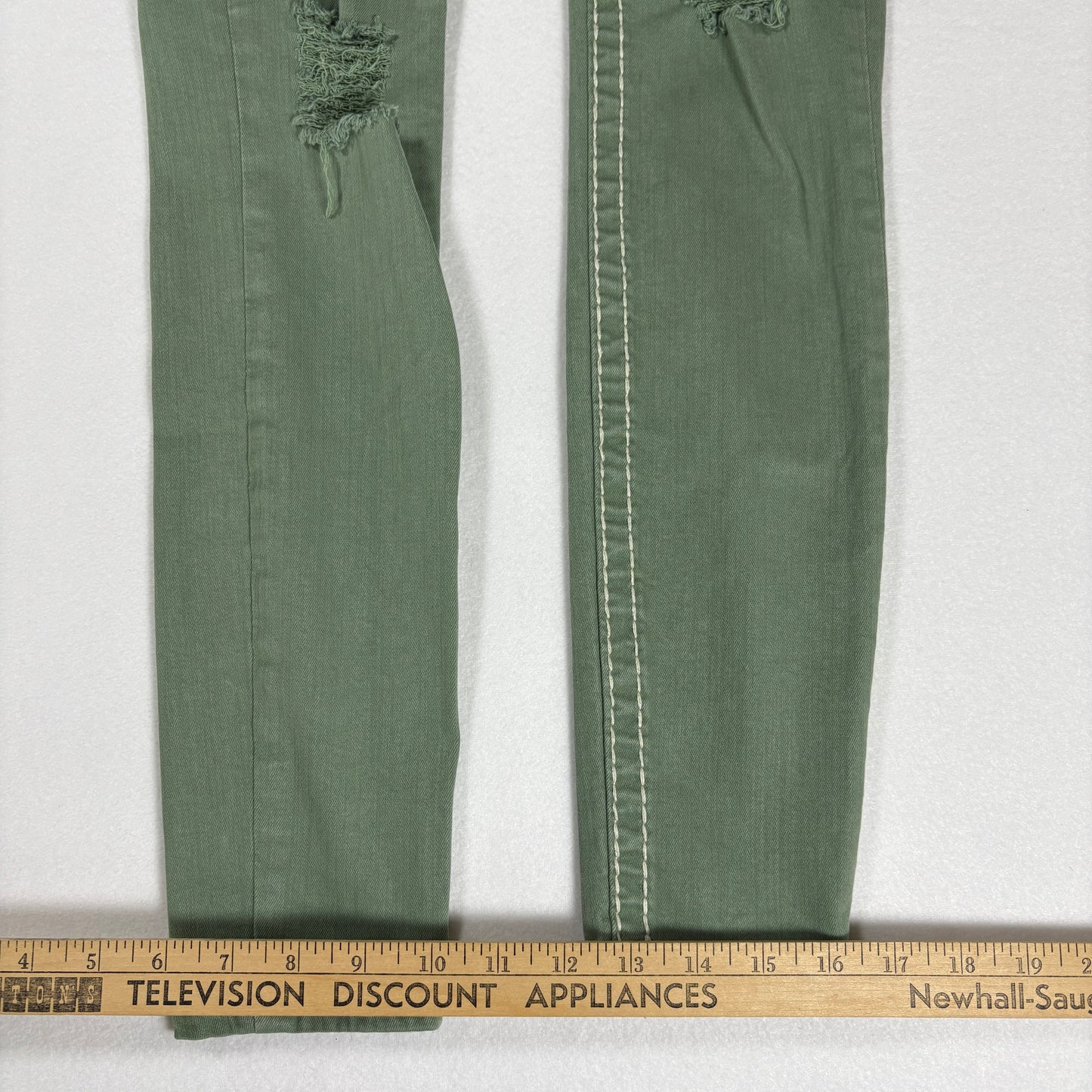 True Religion Jeans Women’s Jennie Curvy Skinny Green Distressed Size 25