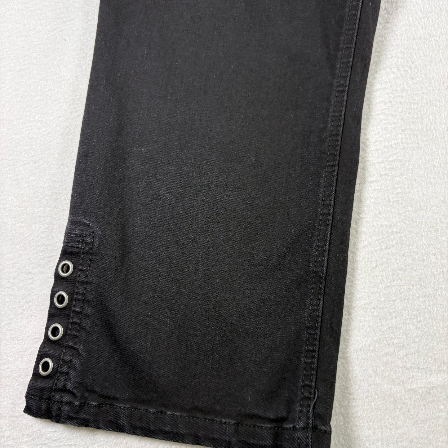 Westbound Womens Black Capri Pants Size 16 Plus Grommet Hem Stretch Y2K Grunge