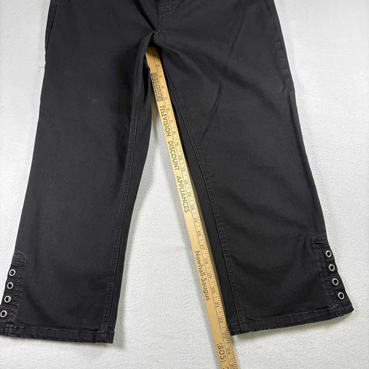 Westbound Womens Black Capri Pants Size 16 Plus Grommet Hem Stretch Y2K Grunge