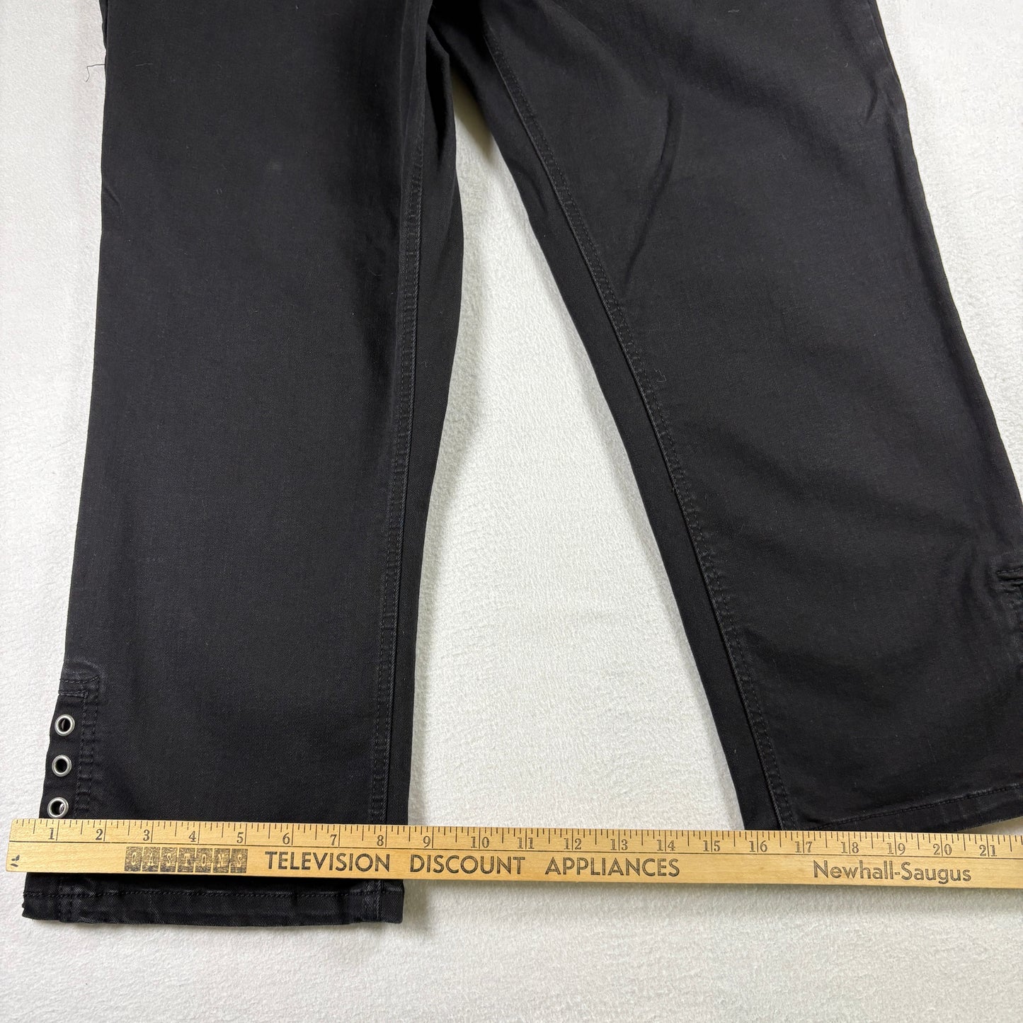 Westbound Womens Black Capri Pants Size 16 Plus Grommet Hem Stretch Y2K Grunge