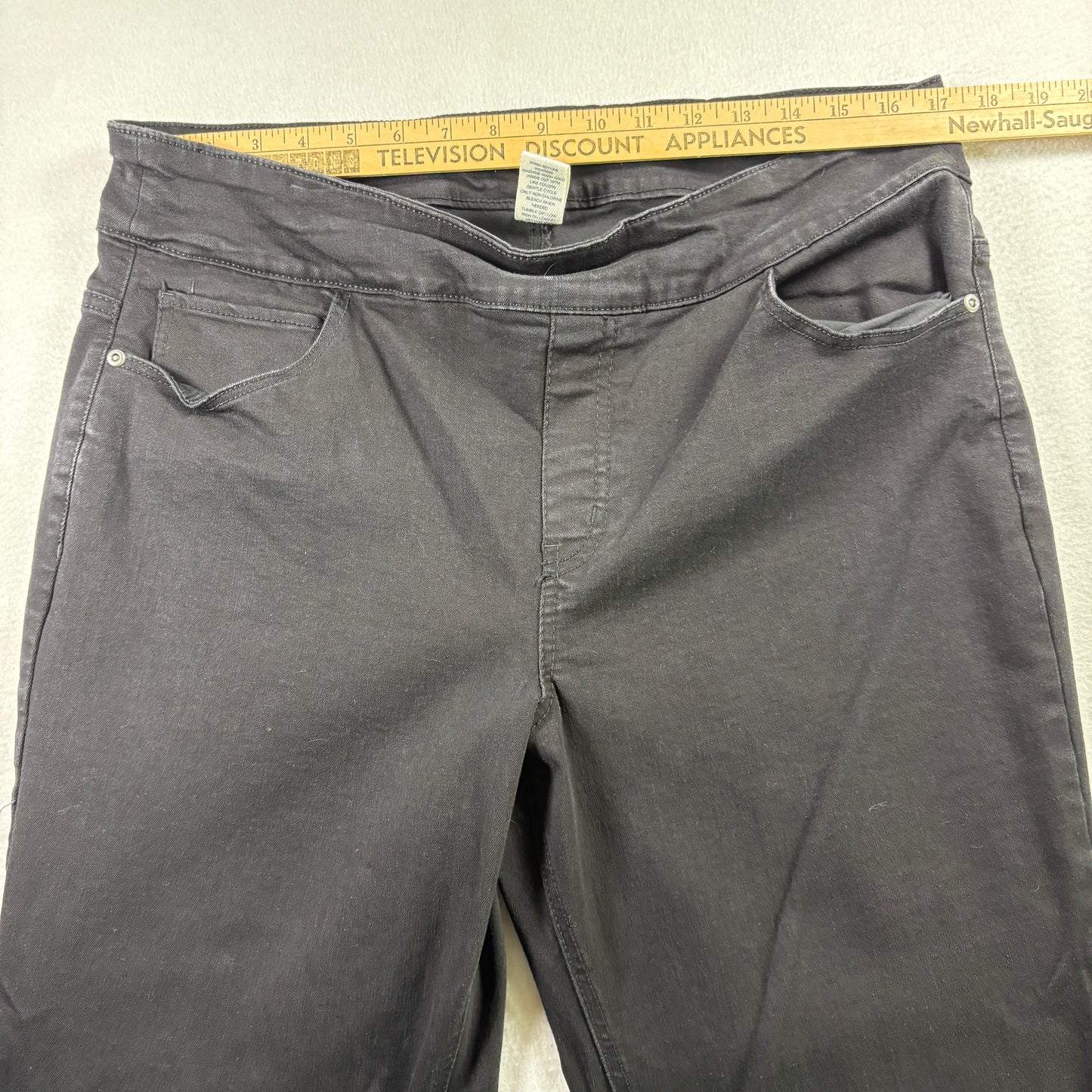 Westbound Womens Black Capri Pants Size 16 Plus Grommet Hem Stretch Y2K Grunge