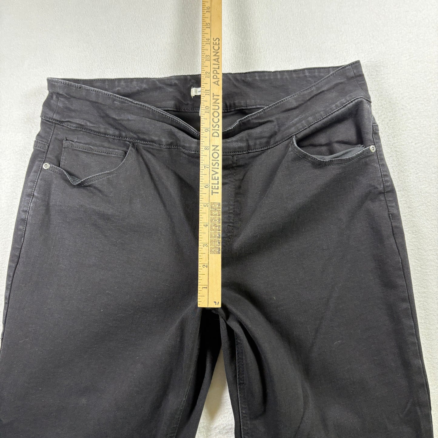 Westbound Womens Black Capri Pants Size 16 Plus Grommet Hem Stretch Y2K Grunge