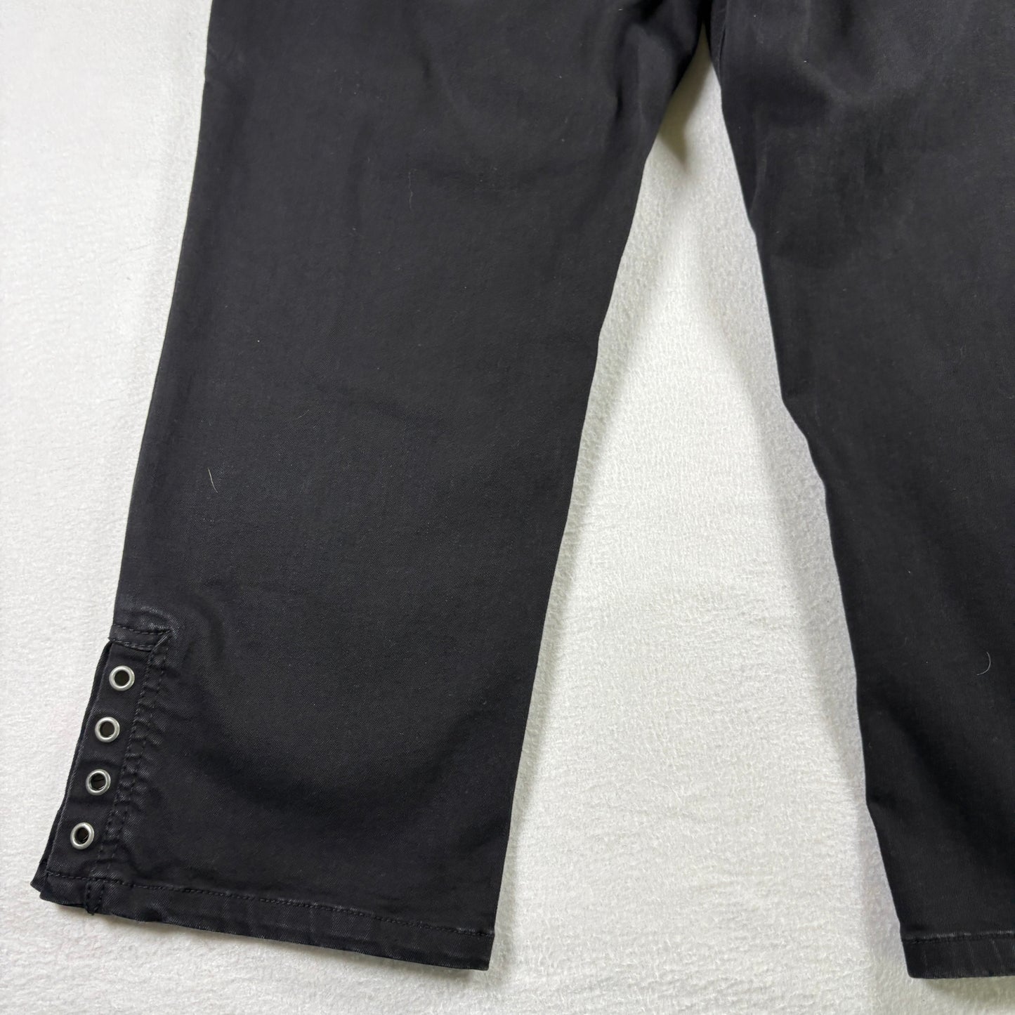 Westbound Womens Black Capri Pants Size 16 Plus Grommet Hem Stretch Y2K Grunge