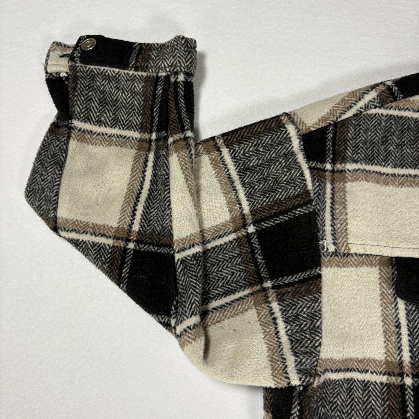 Plaid Flannel Jacket Shacket Men’s Small Beige Brown Black Button Up Overshirt