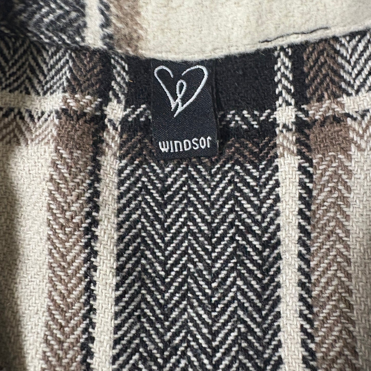 Plaid Flannel Jacket Shacket Men’s Small Beige Brown Black Button Up Overshirt