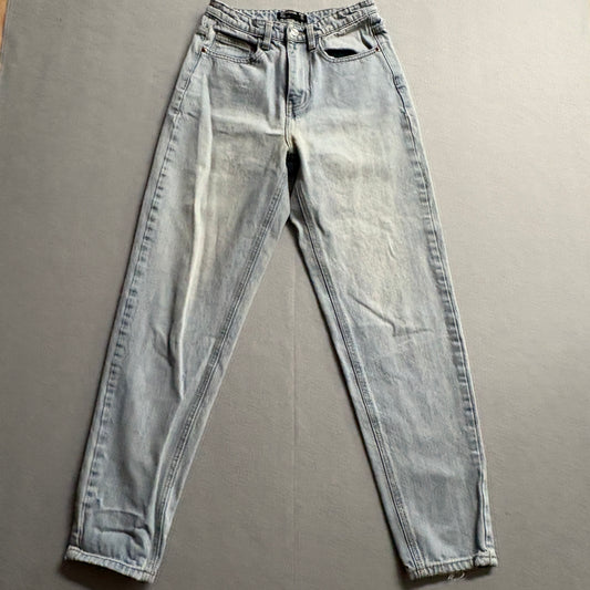 PrettyLittleThing Mom Jeans Womens US 4 Fits Like 24x29 Y2K Light Wash