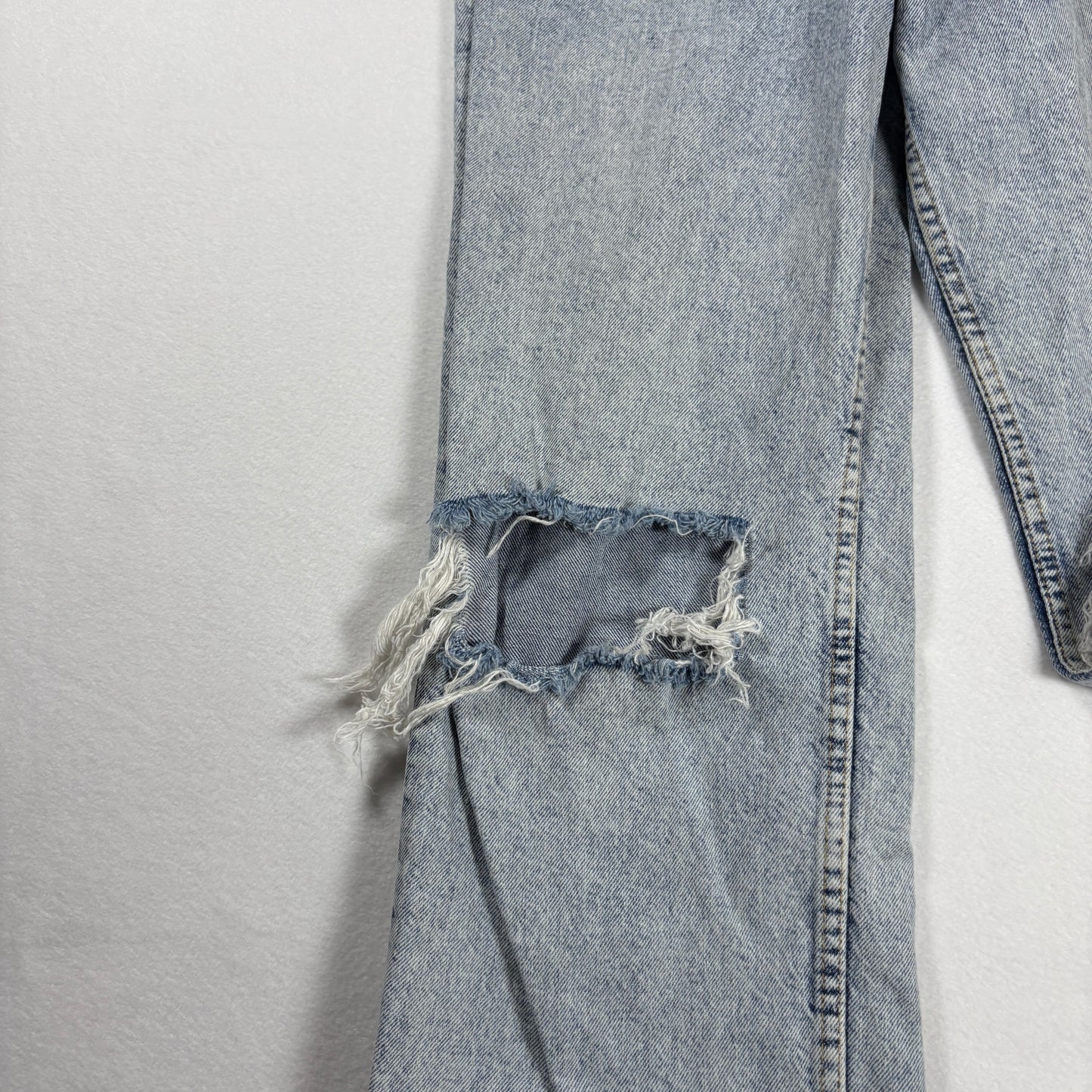 H&M Divided Jeans Womens 6 Light Wash High Rise Distressed Ripped Straight Leg