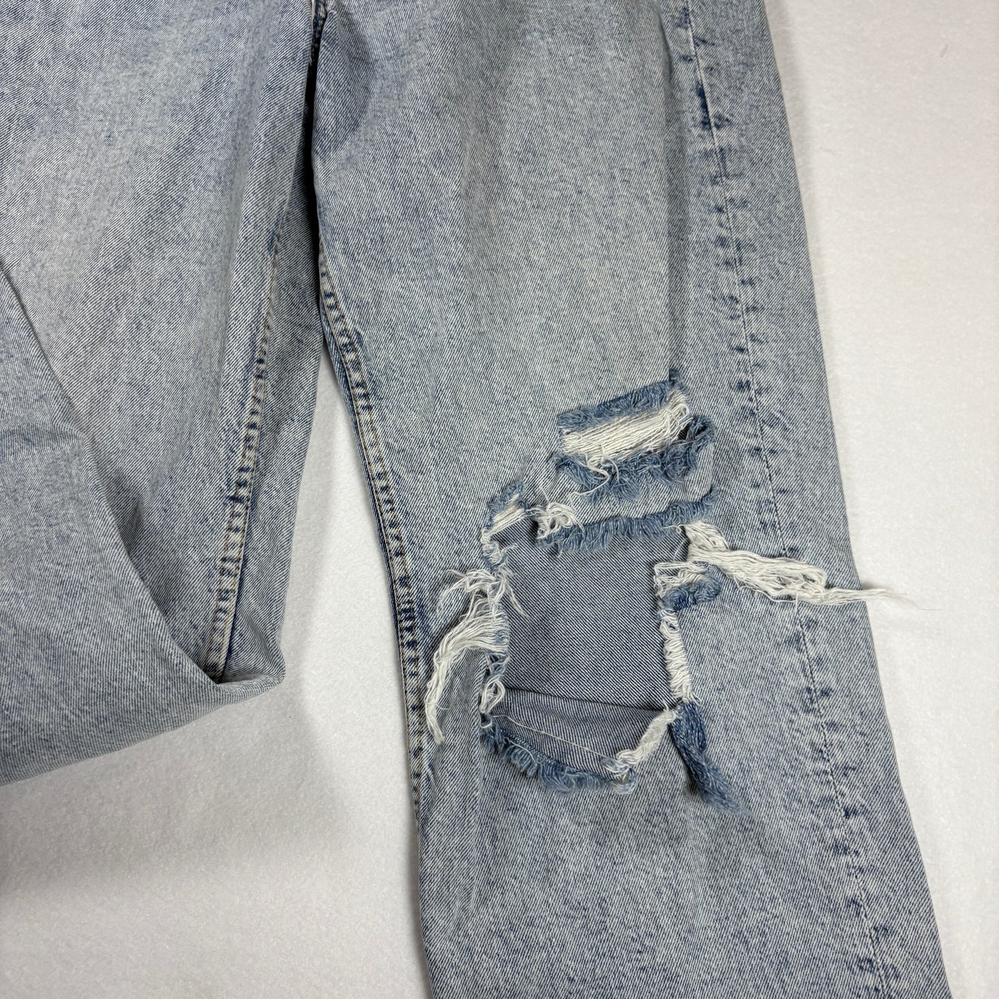 H&M Divided Jeans Womens 6 Light Wash High Rise Distressed Ripped Straight Leg