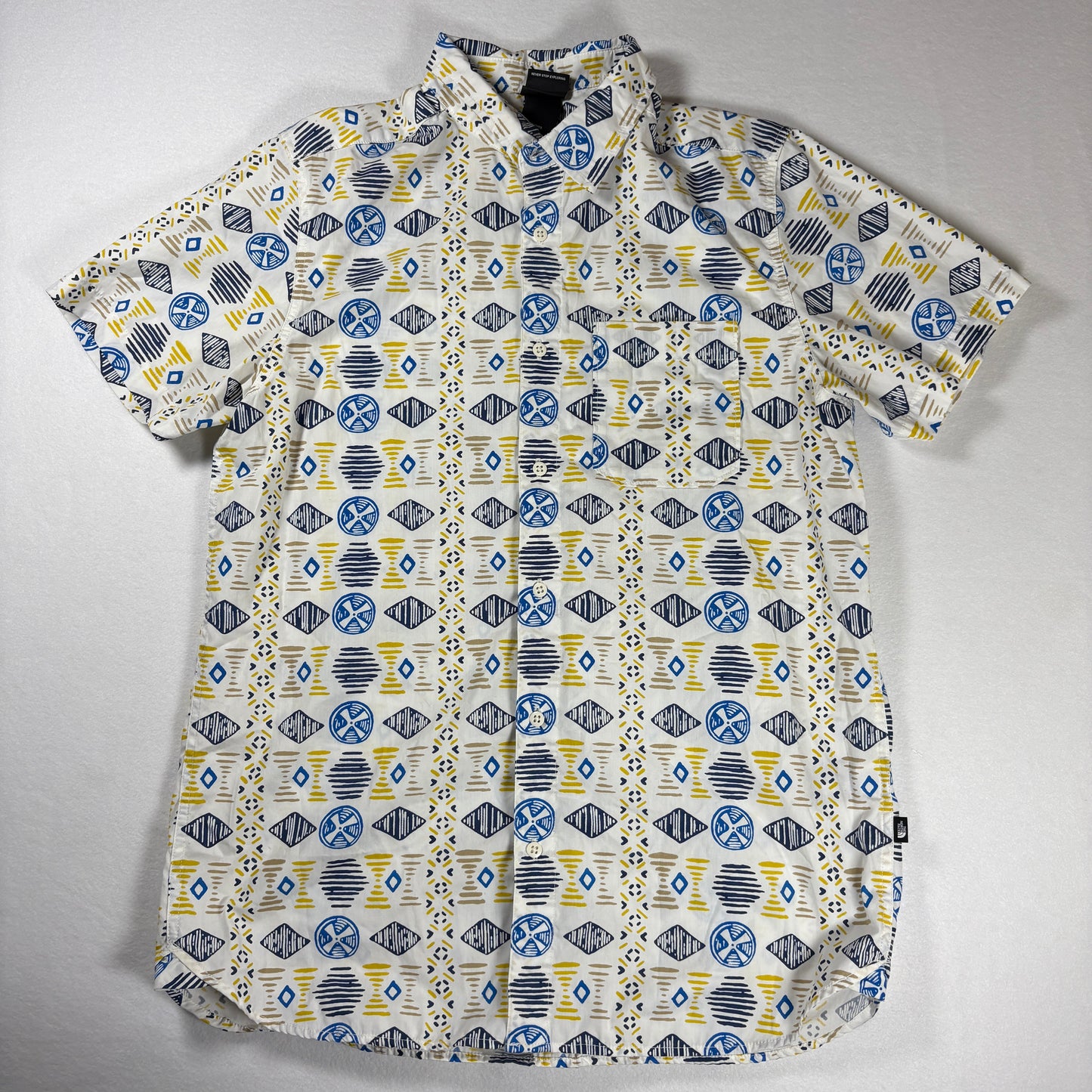 The North Face Men’s Shirt L Short Sleeve Button Front Geometric Print Cotton