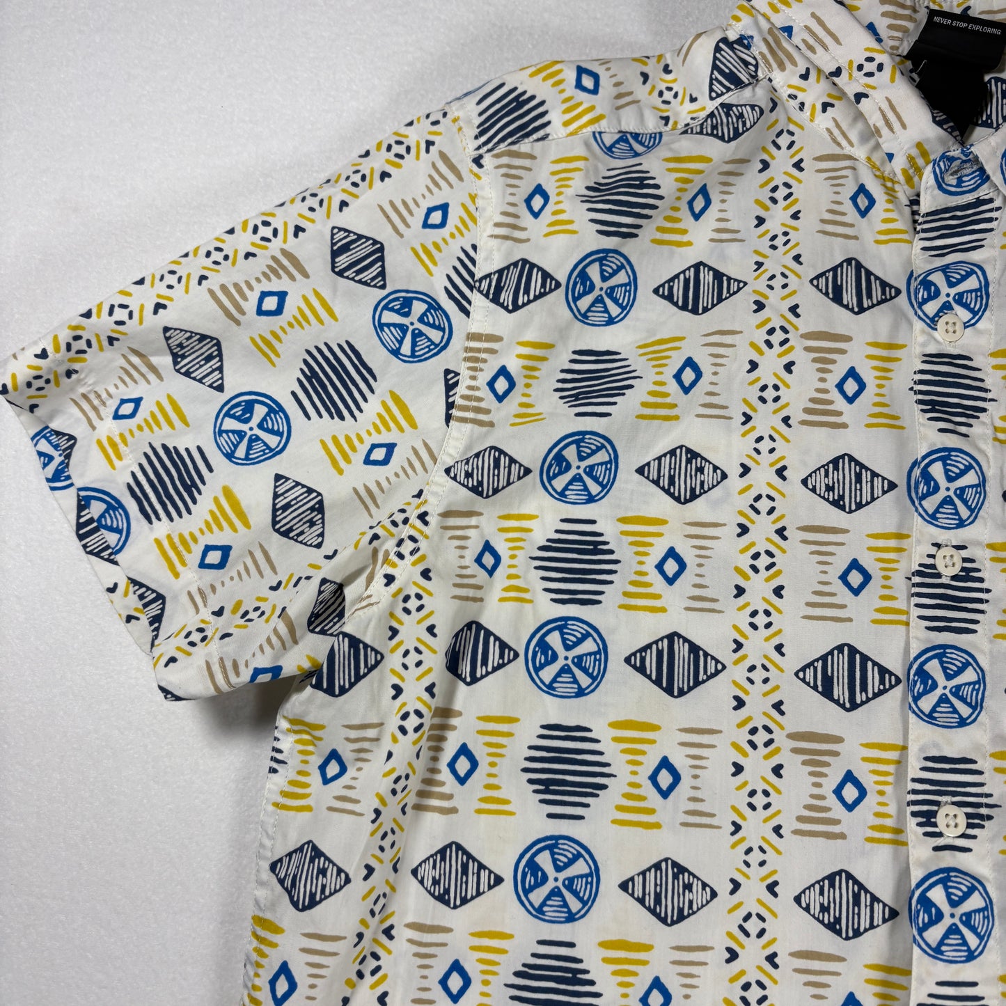The North Face Men’s Shirt L Short Sleeve Button Front Geometric Print Cotton