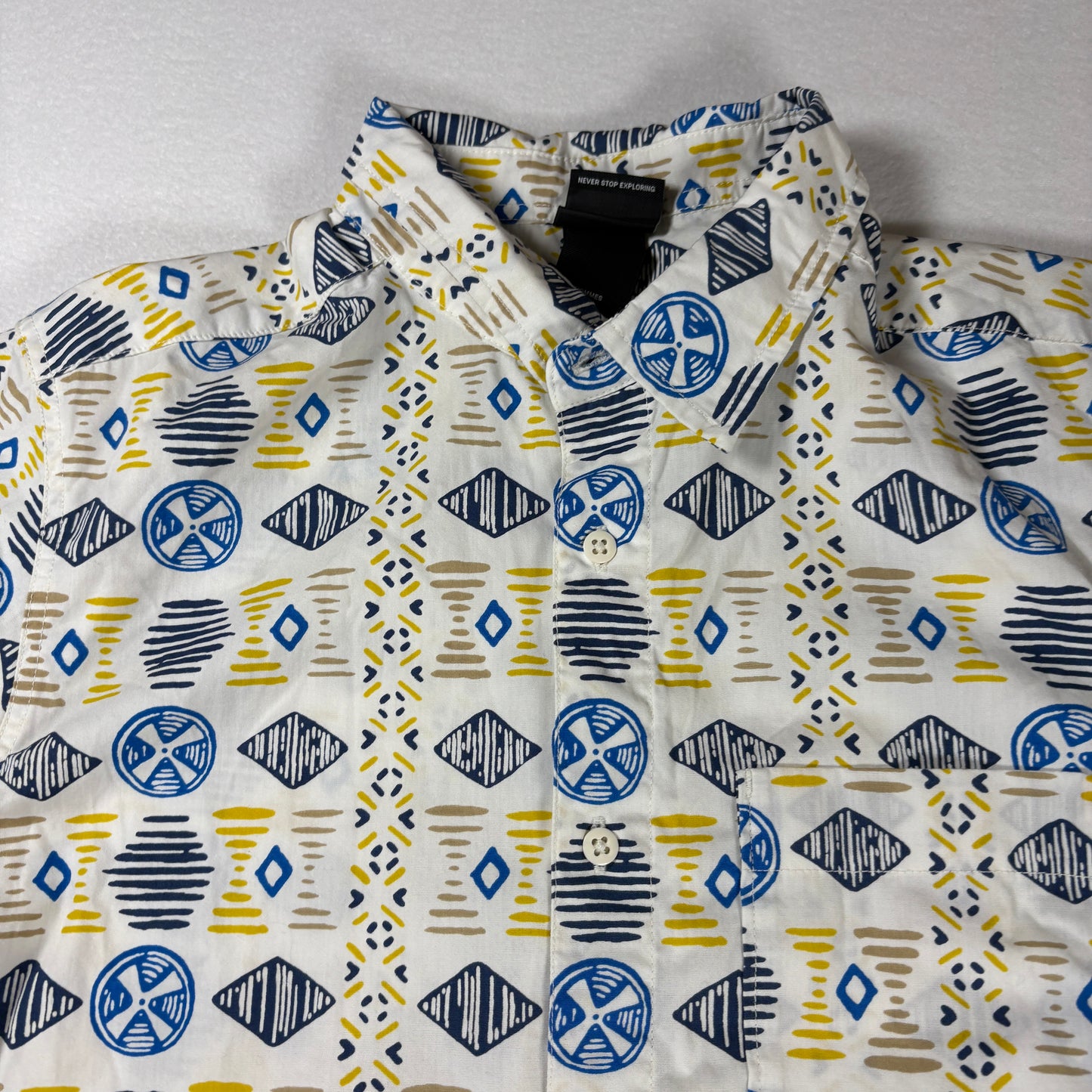 The North Face Men’s Shirt L Short Sleeve Button Front Geometric Print Cotton