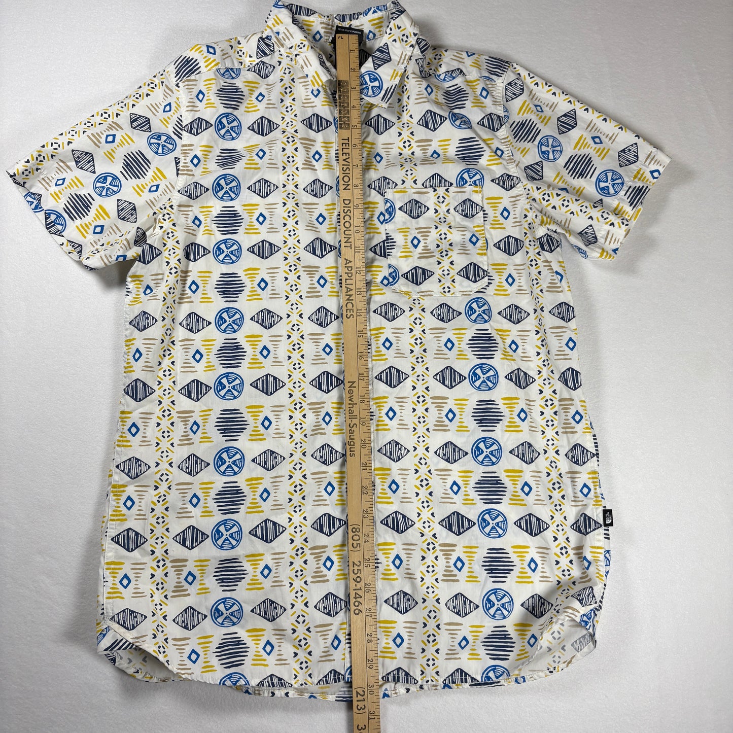 The North Face Men’s Shirt L Short Sleeve Button Front Geometric Print Cotton