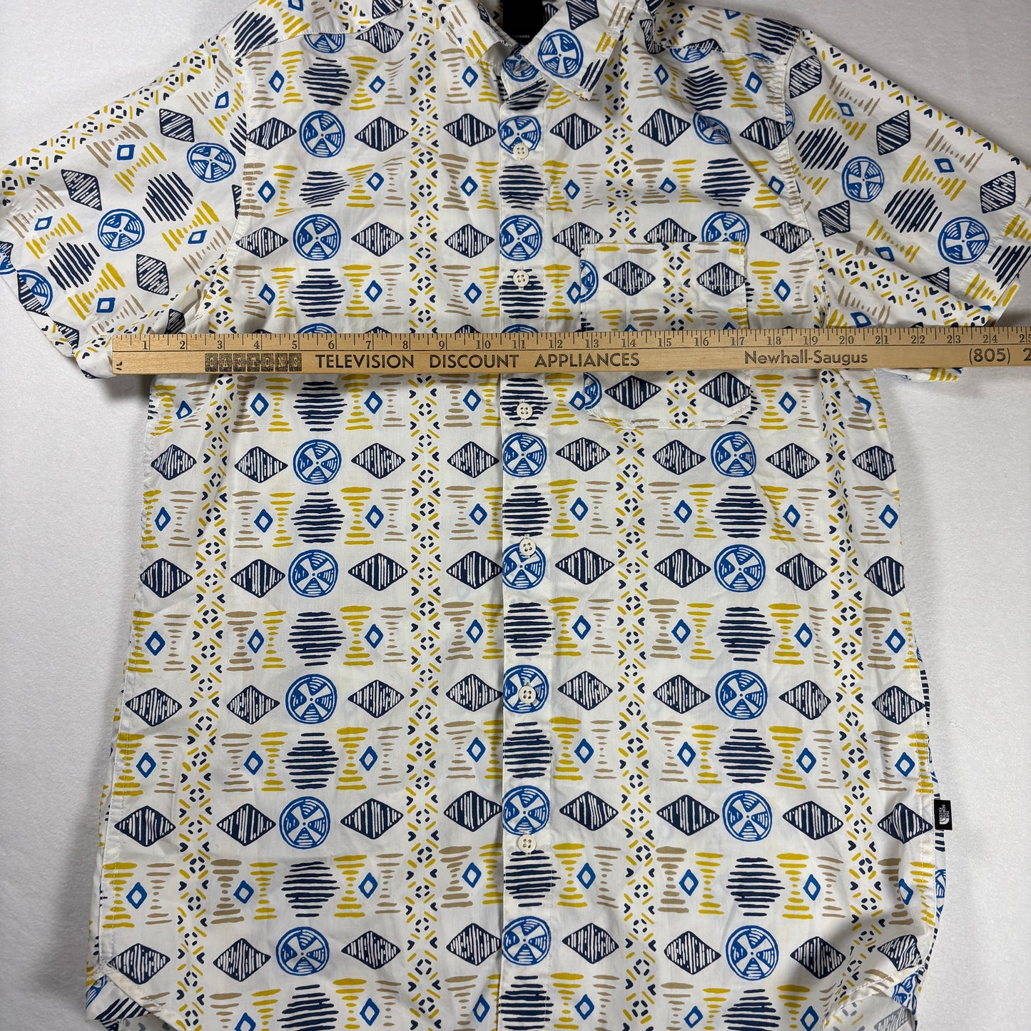 The North Face Men’s Shirt L Short Sleeve Button Front Geometric Print Cotton