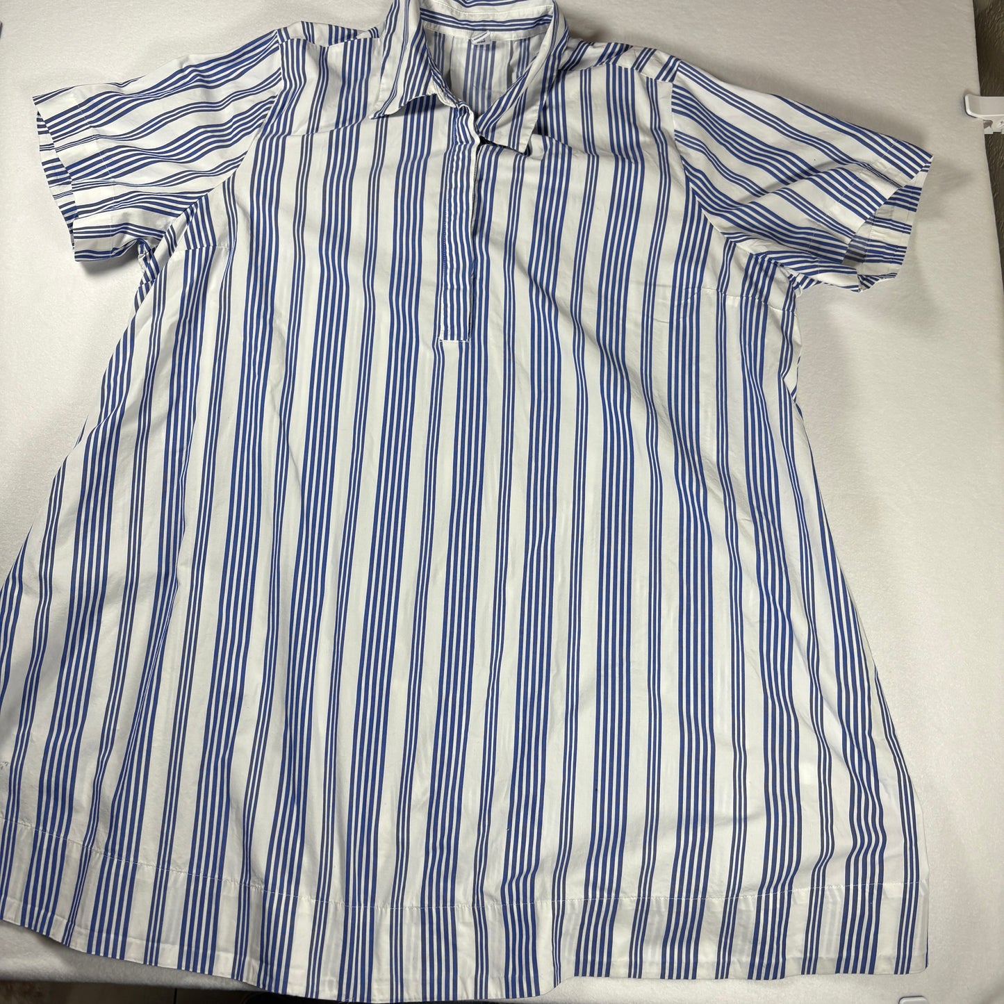 Old Navy Men’s Shirt XXL Blue White Striped Short Sleeve Casual Button Front