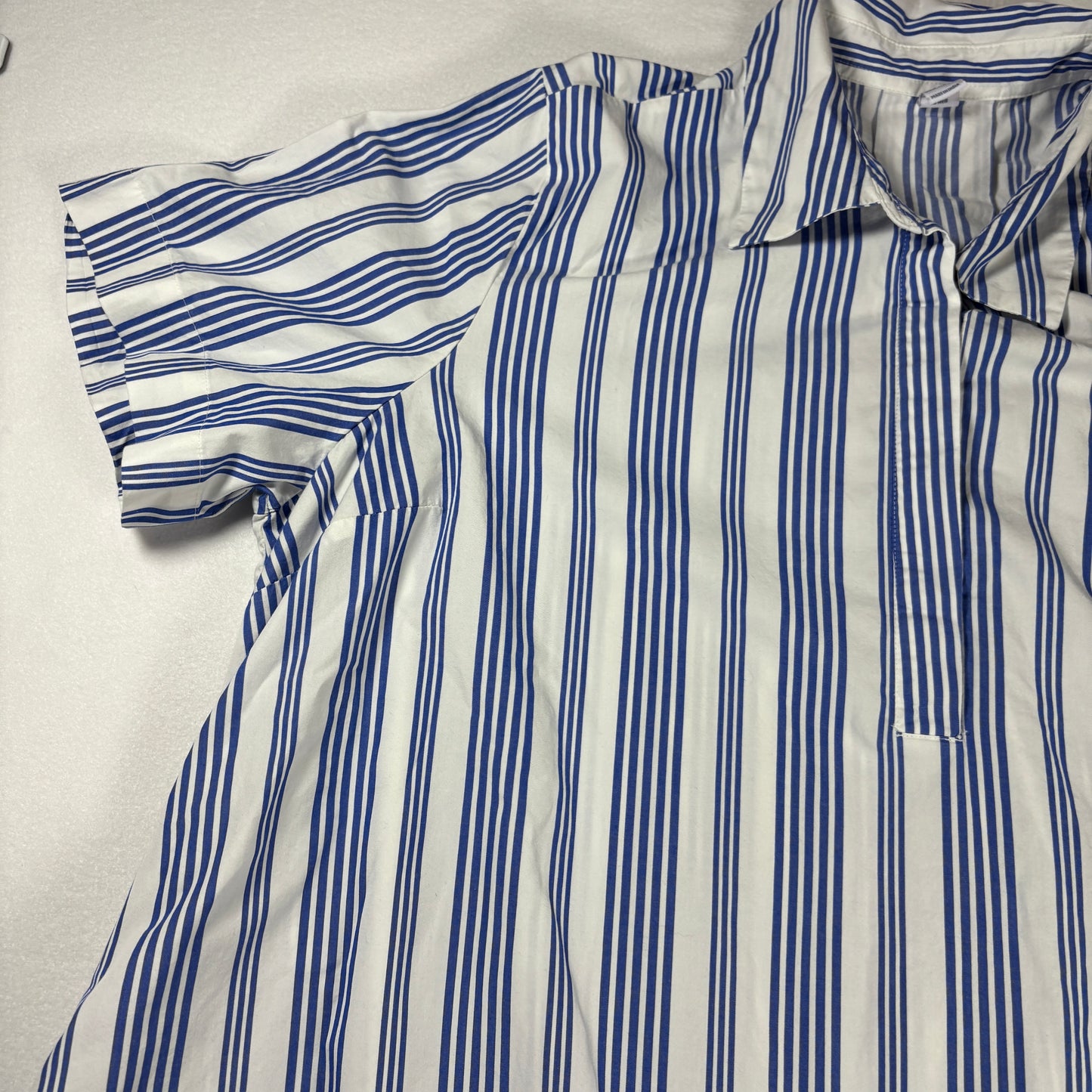Old Navy Men’s Shirt XXL Blue White Striped Short Sleeve Casual Button Front