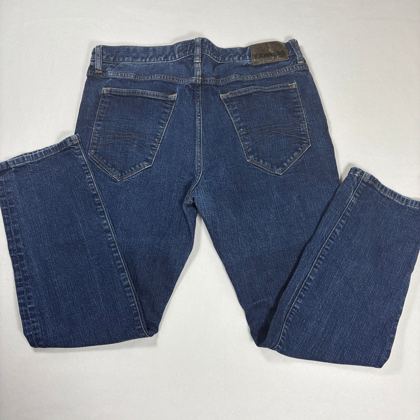Express Jeans Men’s Straight Leg Denim Blue 34x30 Classic Mid Rise Casual Pants