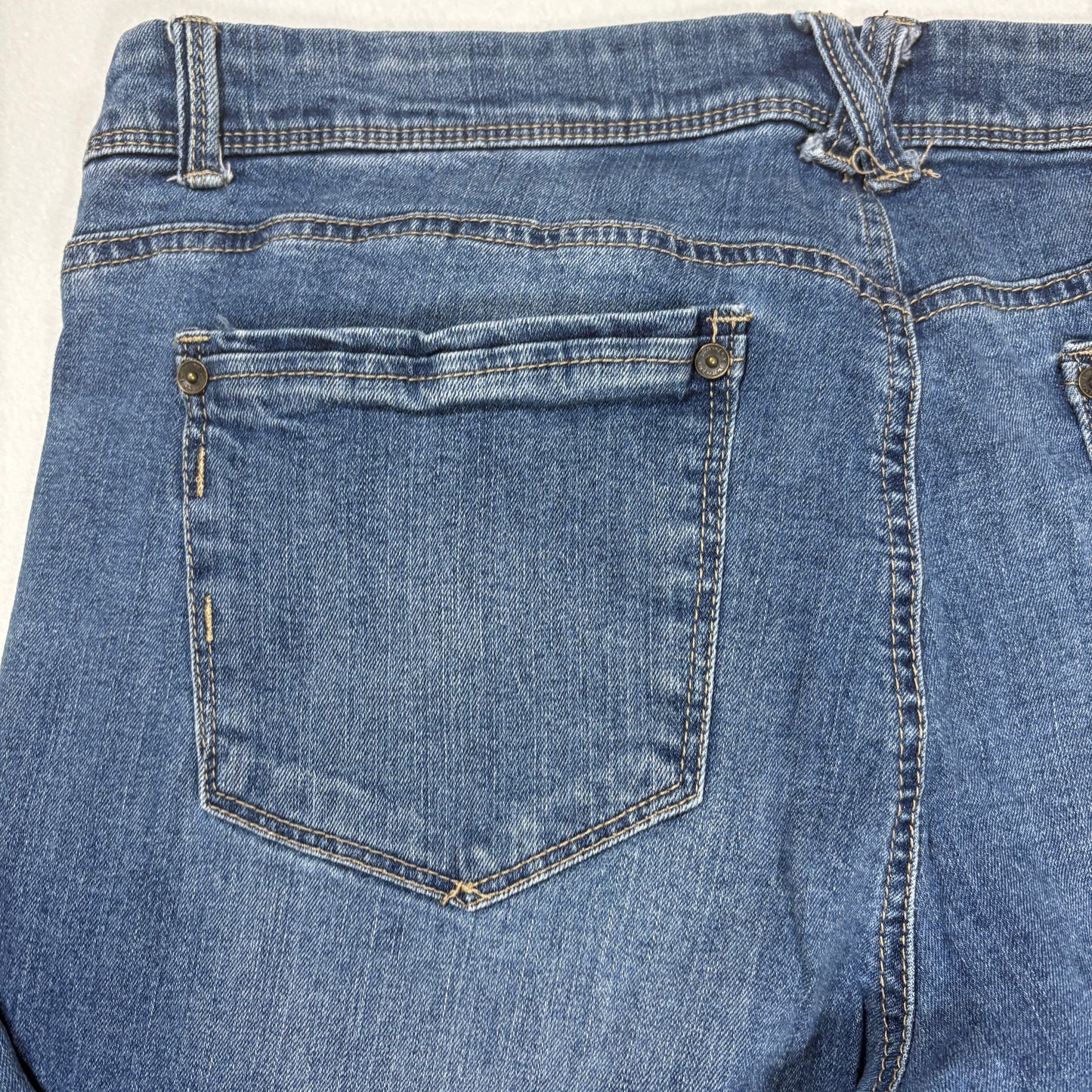 Democracy Women’s Jeans Size 14 Blue Straight Leg Faded Wash Stretch Denim Pants