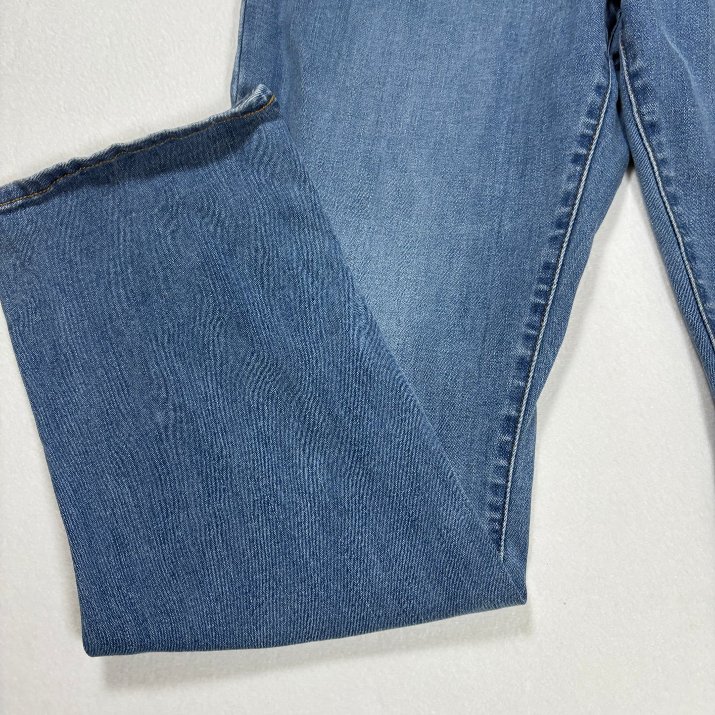 Levi’s 512 Women’s Jeans 14P W32 L30 Straight Leg Light Wash Perfectly Slimming