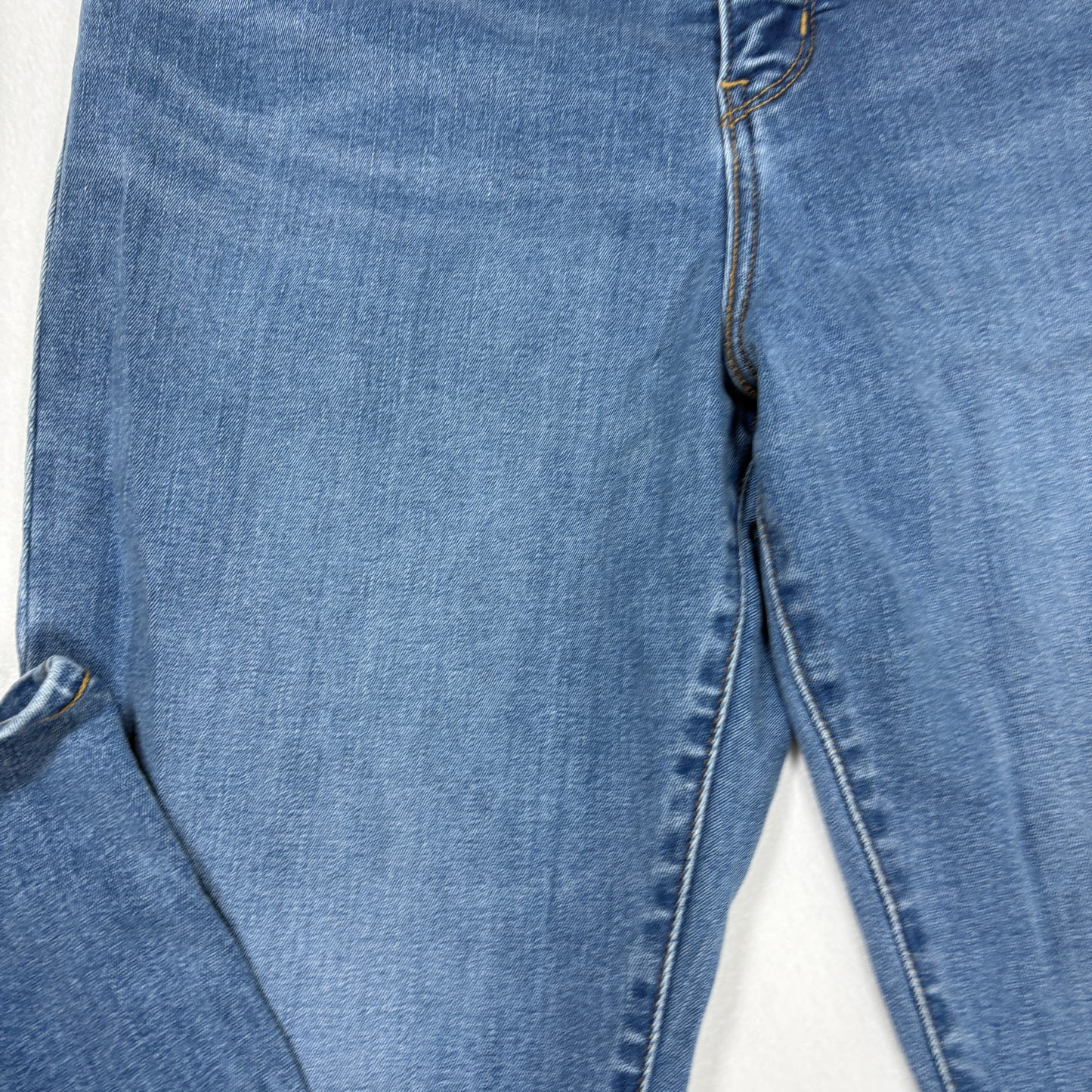 Levi’s 512 Women’s Jeans 14P W32 L30 Straight Leg Light Wash Perfectly Slimming