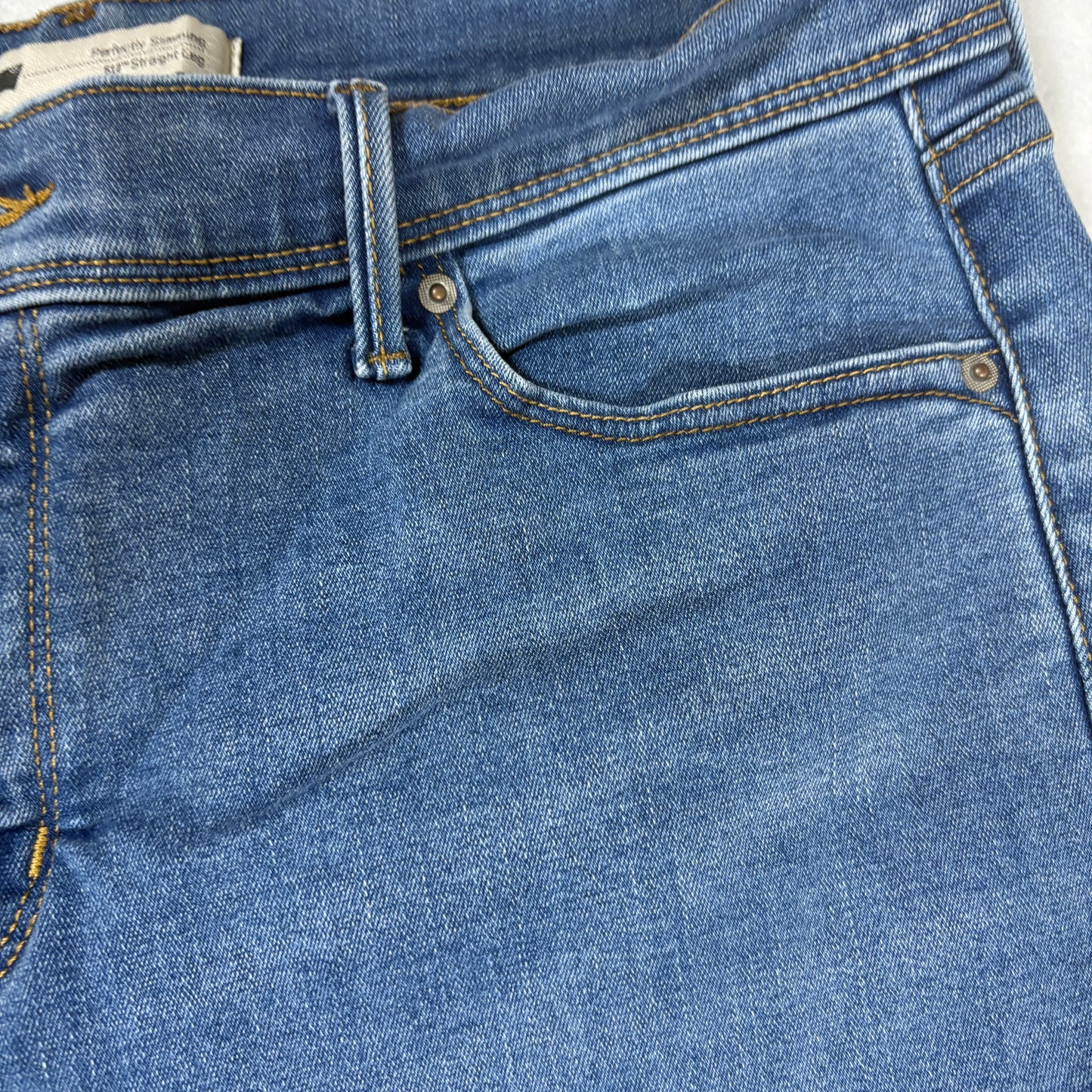 Levi’s 512 Women’s Jeans 14P W32 L30 Straight Leg Light Wash Perfectly Slimming