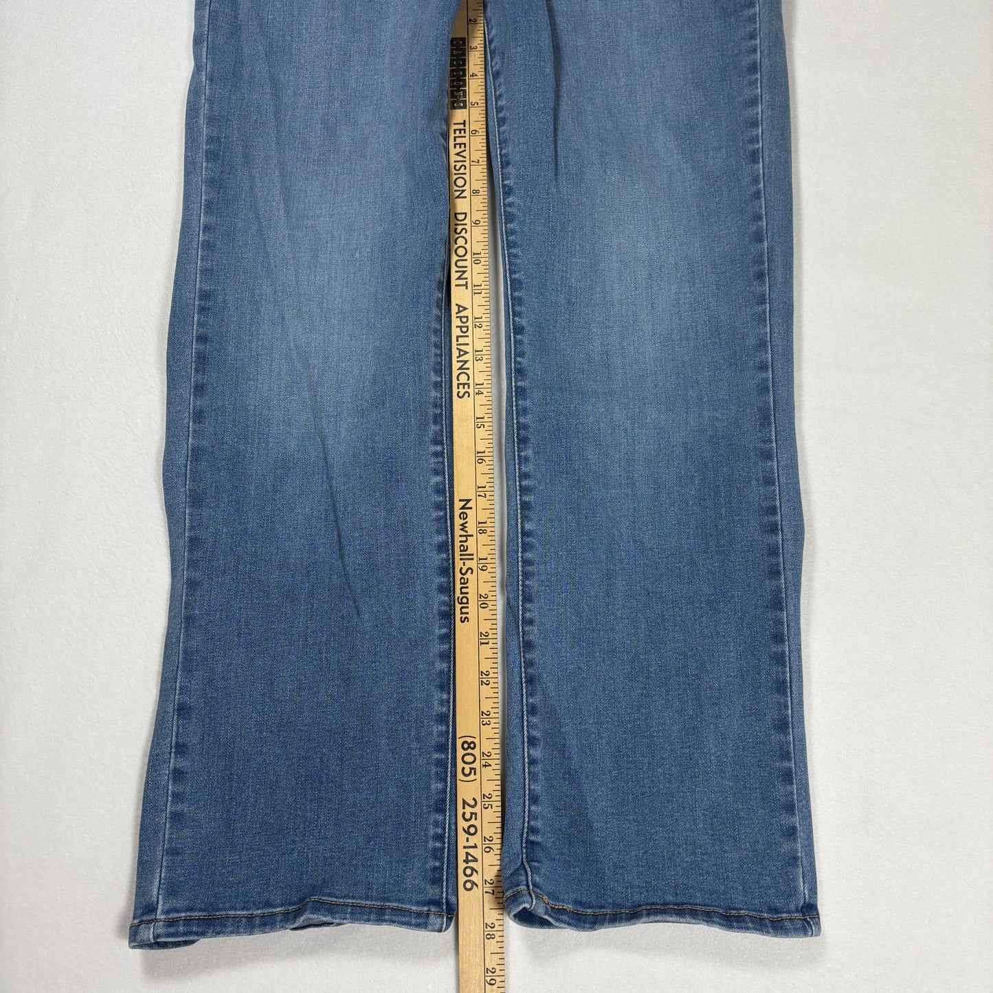 Levi’s 512 Women’s Jeans 14P W32 L30 Straight Leg Light Wash Perfectly Slimming