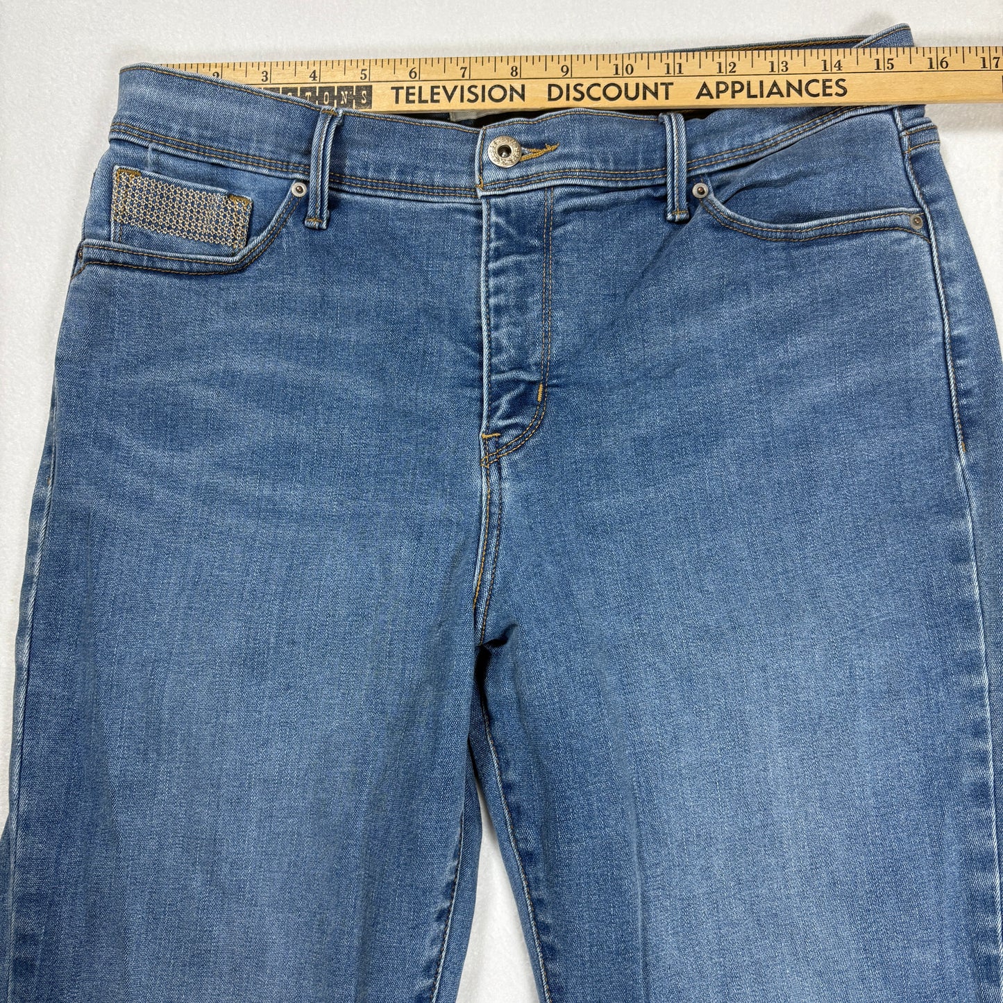 Levi’s 512 Women’s Jeans 14P W32 L30 Straight Leg Light Wash Perfectly Slimming