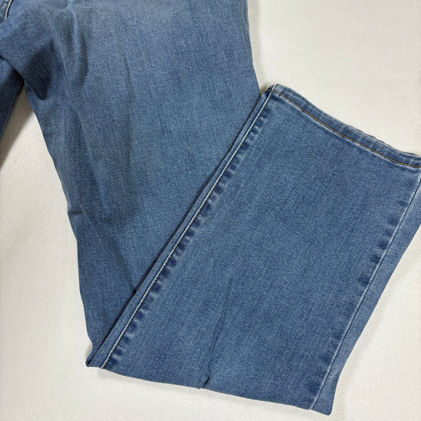 Levi’s 512 Women’s Jeans 14P W32 L30 Straight Leg Light Wash Perfectly Slimming