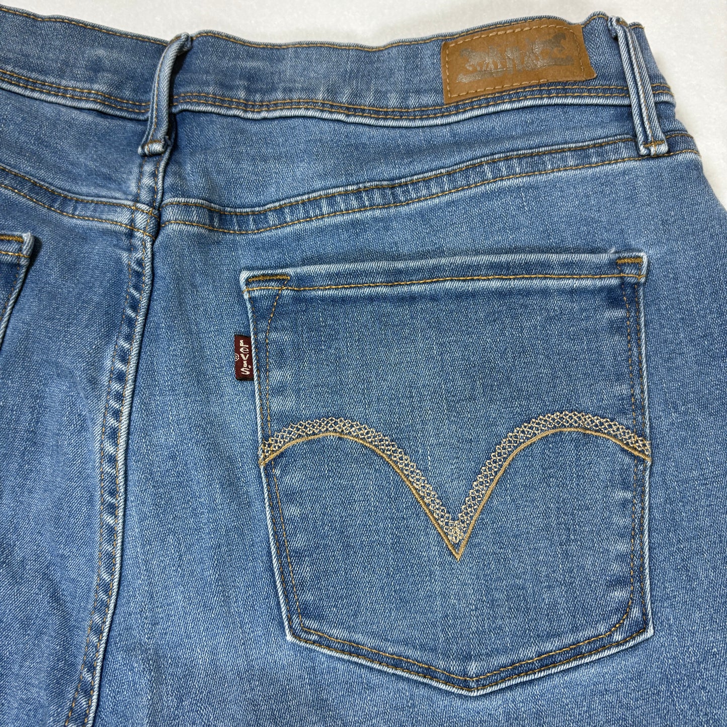 Levi’s 512 Women’s Jeans 14P W32 L30 Straight Leg Light Wash Perfectly Slimming