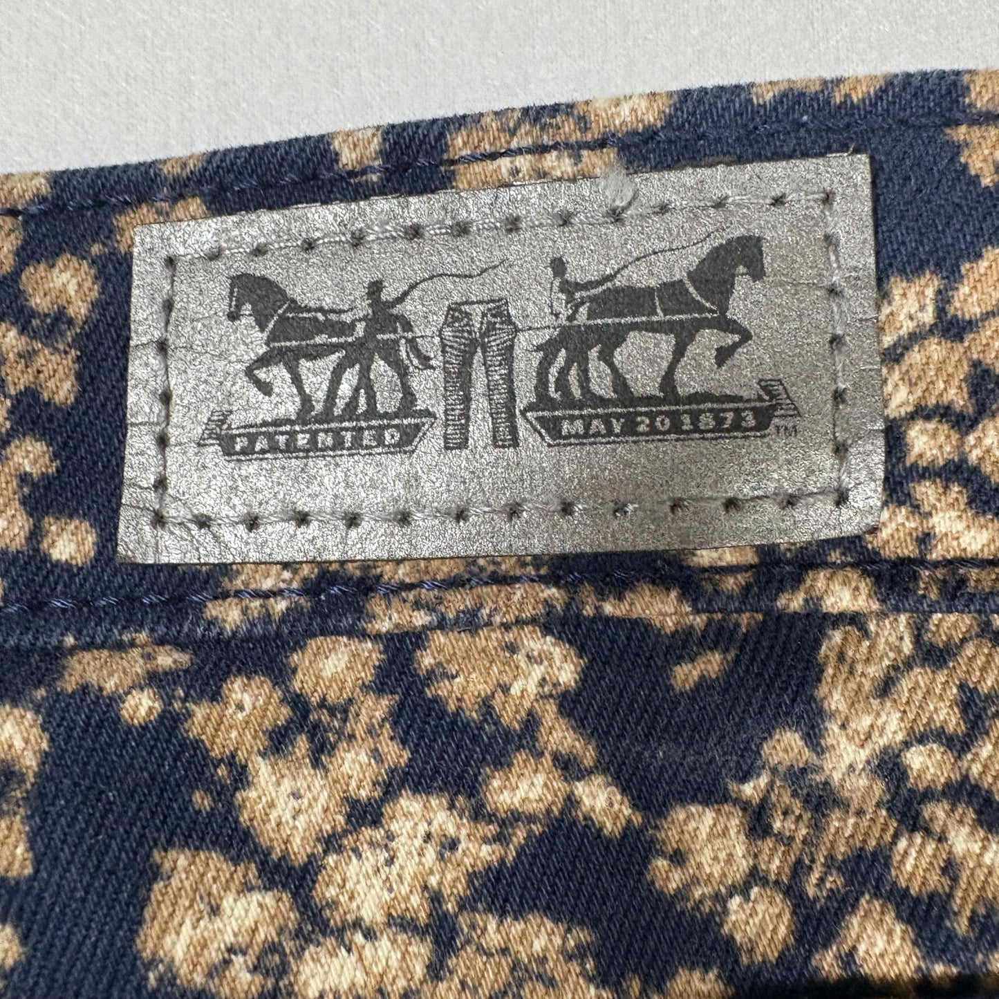 Levi’s Women’s 14M W32 L32 Mid Rise Skinny Jeans Blue Floral Print Stretch Denim