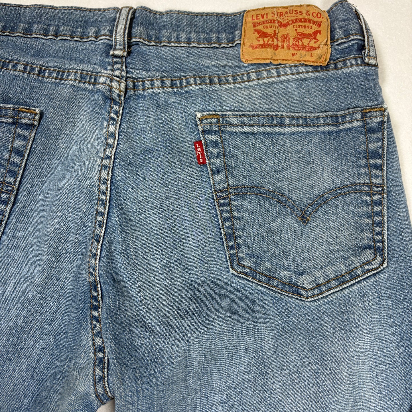 Levi’s Men’s Blue Jeans W34 L30 Straight Fit Distressed Light Wash Denim