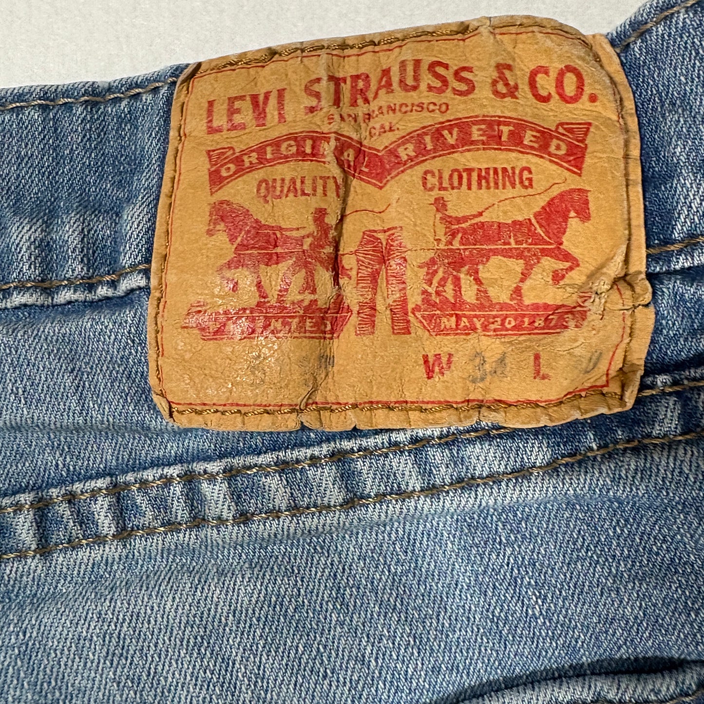 Levi’s Men’s Blue Jeans W34 L30 Straight Fit Distressed Light Wash Denim