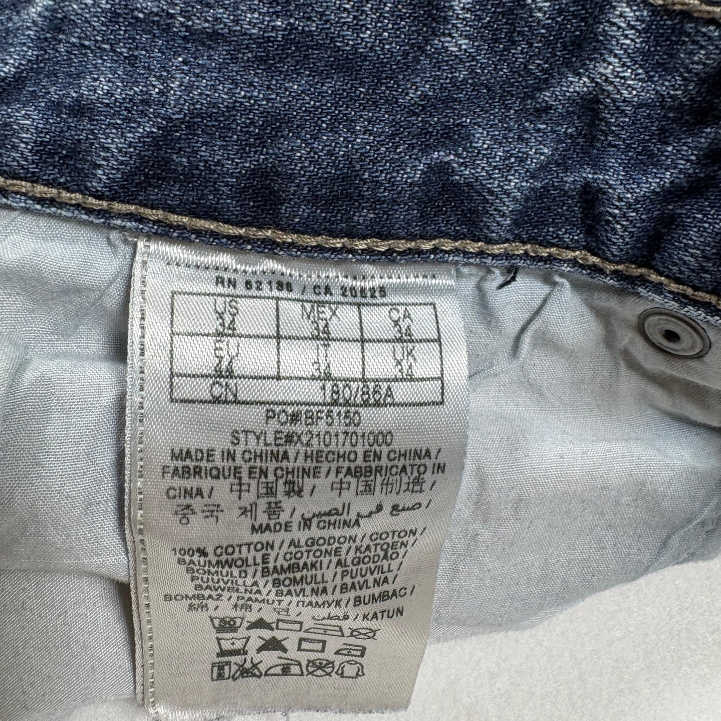 GUESS Men’s Blue Jeans Size 31x32 Straight Fit 100% Cotton Faded Wash Denim