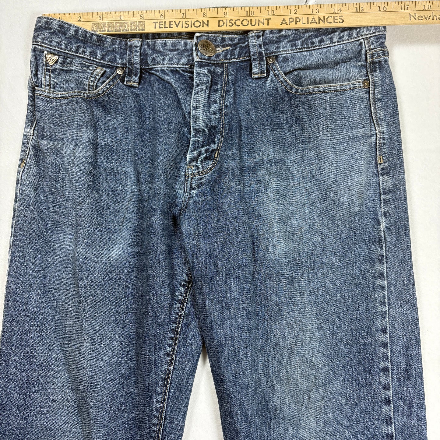 GUESS Men’s Blue Jeans Size 31x32 Straight Fit 100% Cotton Faded Wash Denim