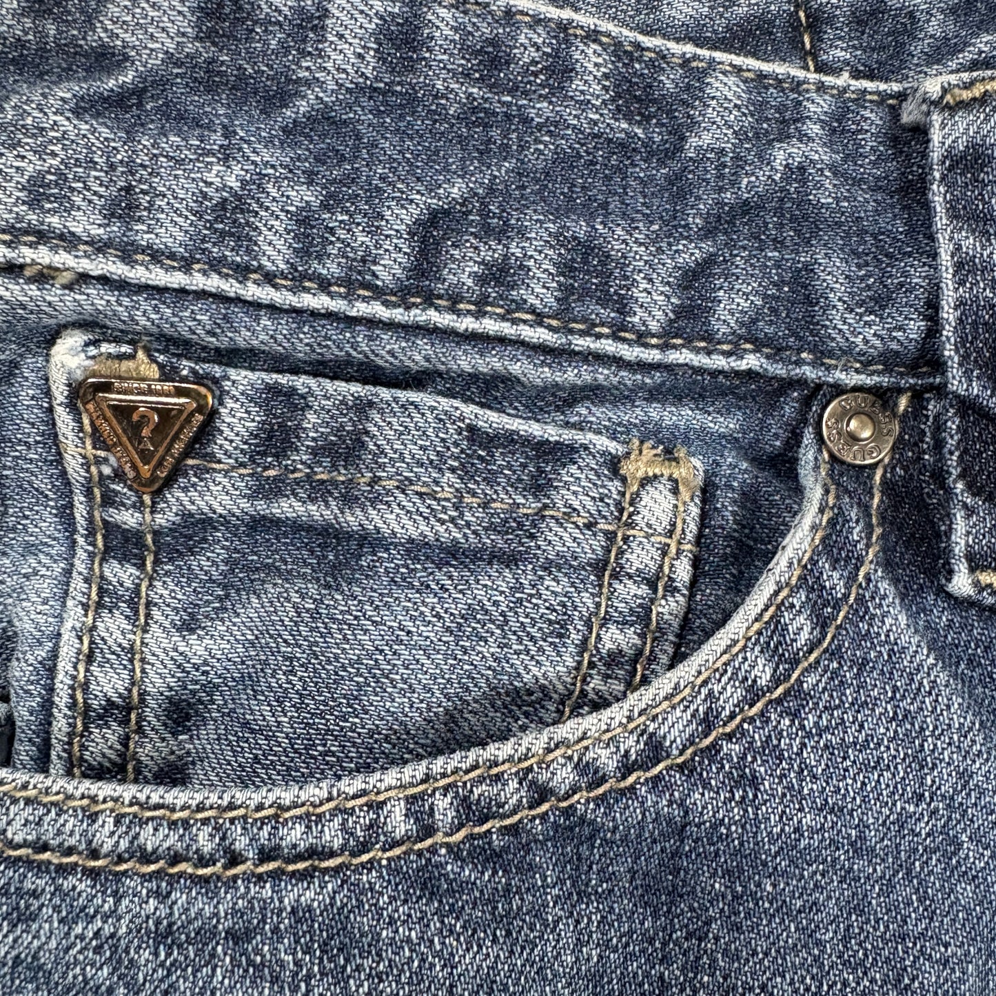 GUESS Men’s Blue Jeans Size 31x32 Straight Fit 100% Cotton Faded Wash Denim