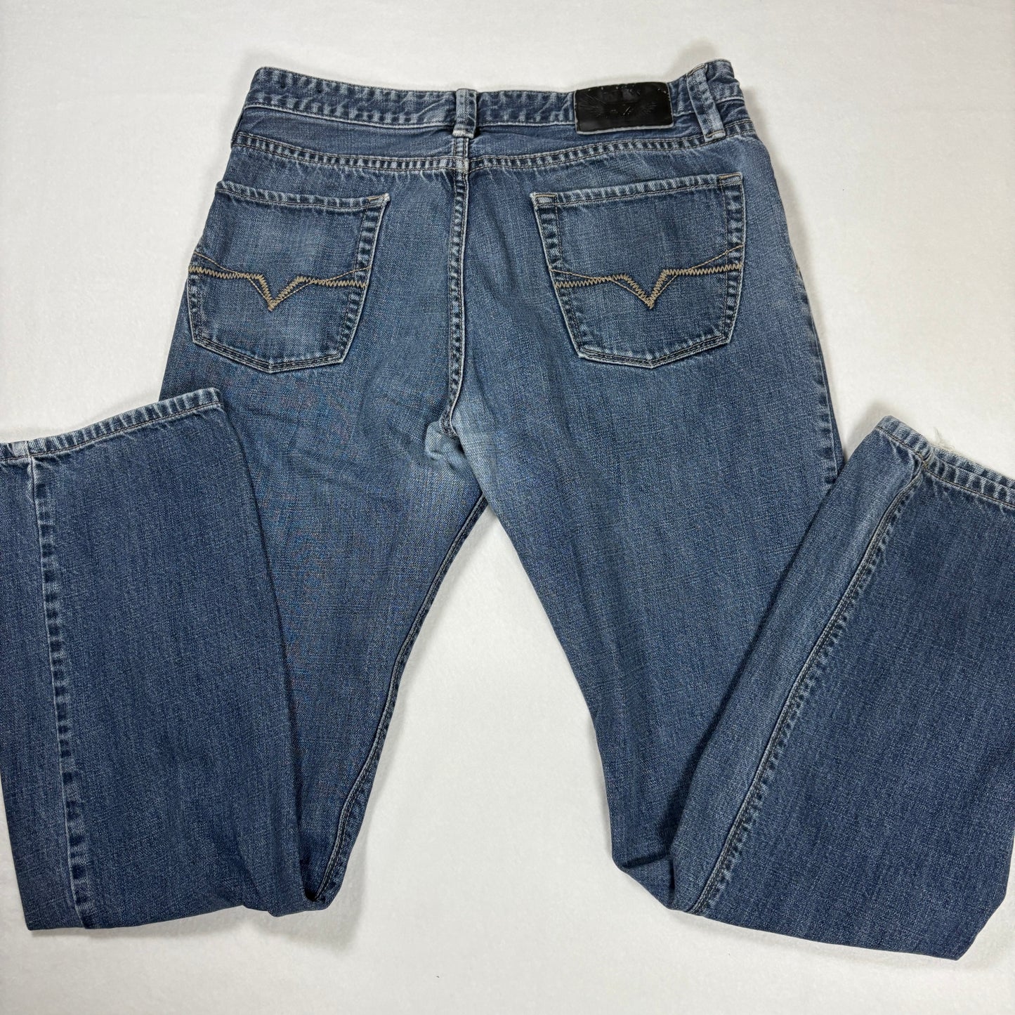 GUESS Men’s Blue Jeans Size 31x32 Straight Fit 100% Cotton Faded Wash Denim