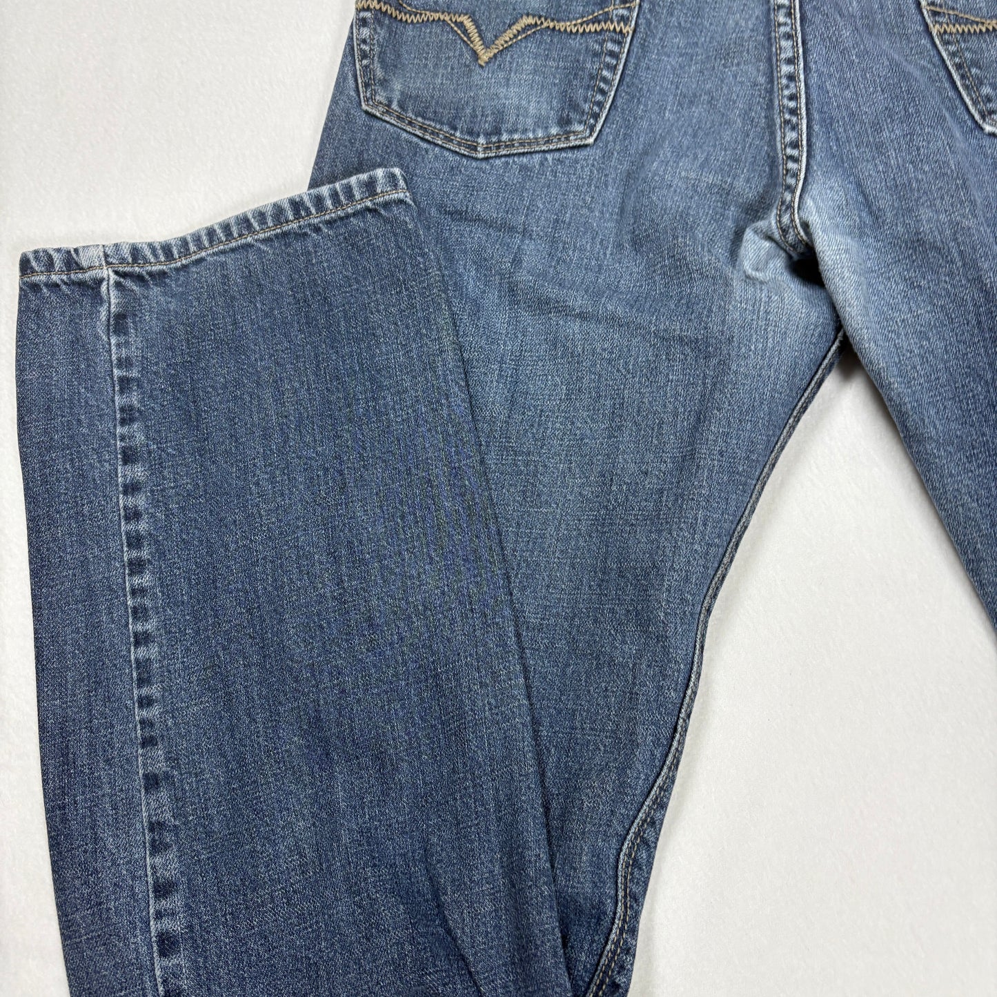 GUESS Men’s Blue Jeans Size 31x32 Straight Fit 100% Cotton Faded Wash Denim