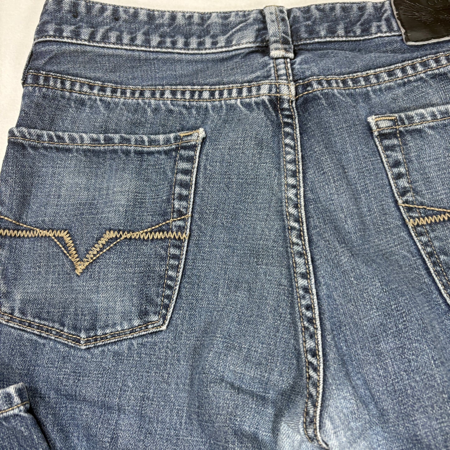 GUESS Men’s Blue Jeans Size 31x32 Straight Fit 100% Cotton Faded Wash Denim