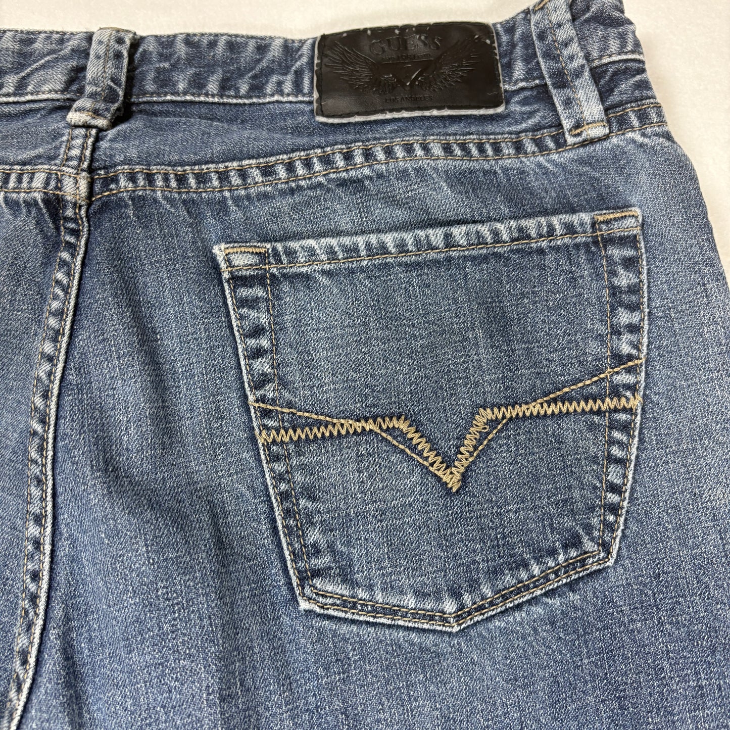 GUESS Men’s Blue Jeans Size 31x32 Straight Fit 100% Cotton Faded Wash Denim