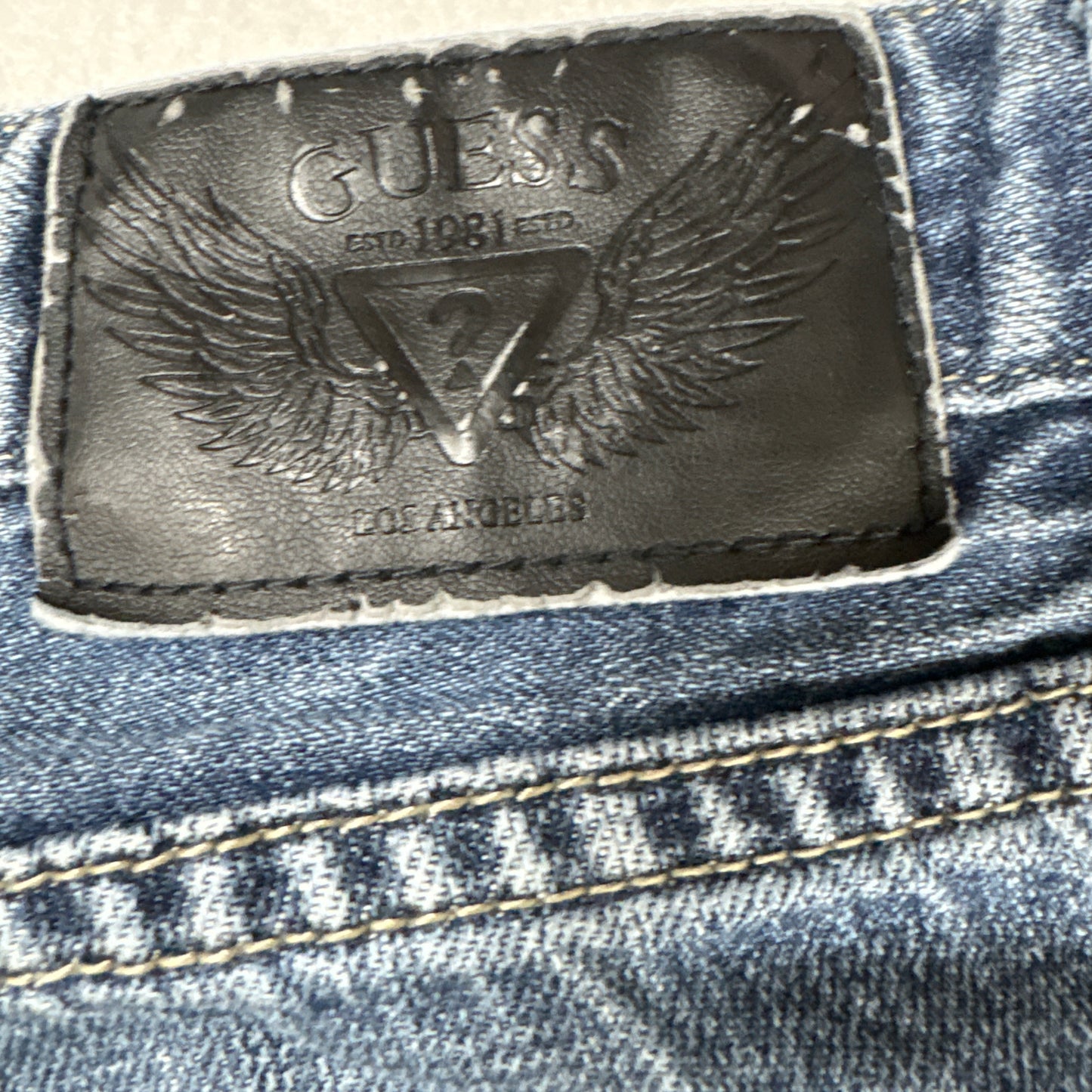 GUESS Men’s Blue Jeans Size 31x32 Straight Fit 100% Cotton Faded Wash Denim