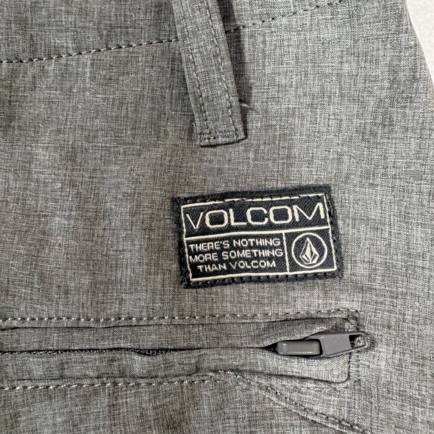 Volcom Shorts Mens 32 Gray Surf & Turf Hybrid 4 Way Stretch Casual Boardwalk
