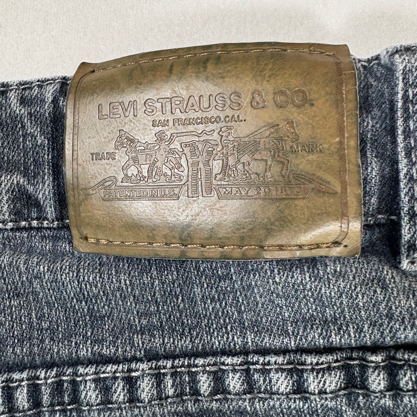 Levi’s Jeans Women’s 14 Plus Gray Straight Leg Stretch Mid Rise Denim Casual