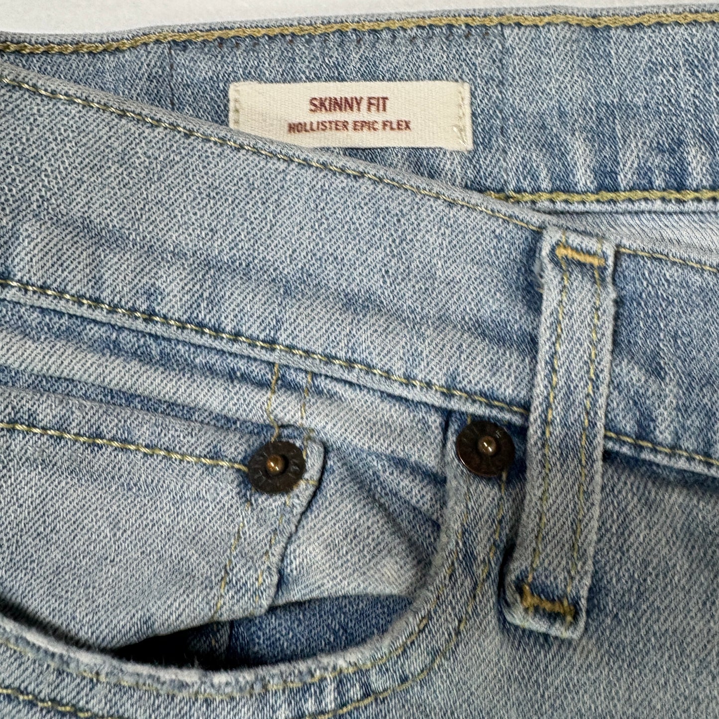 Hollister Jeans Men’s 30x30 Skinny Fit Epic Flex Light Wash Blue Denim Casual